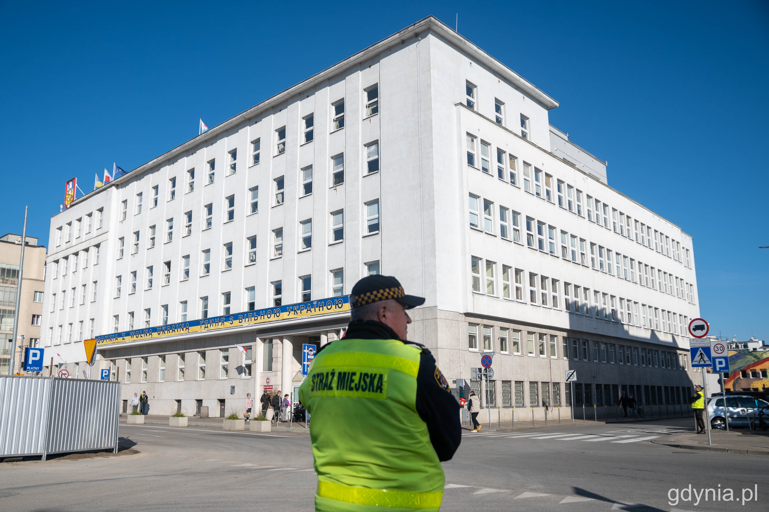 Próbną ewakuacją budynku kierowała Straż Miejska w Gdyni i straż pożarna // fot. Paweł Kukla