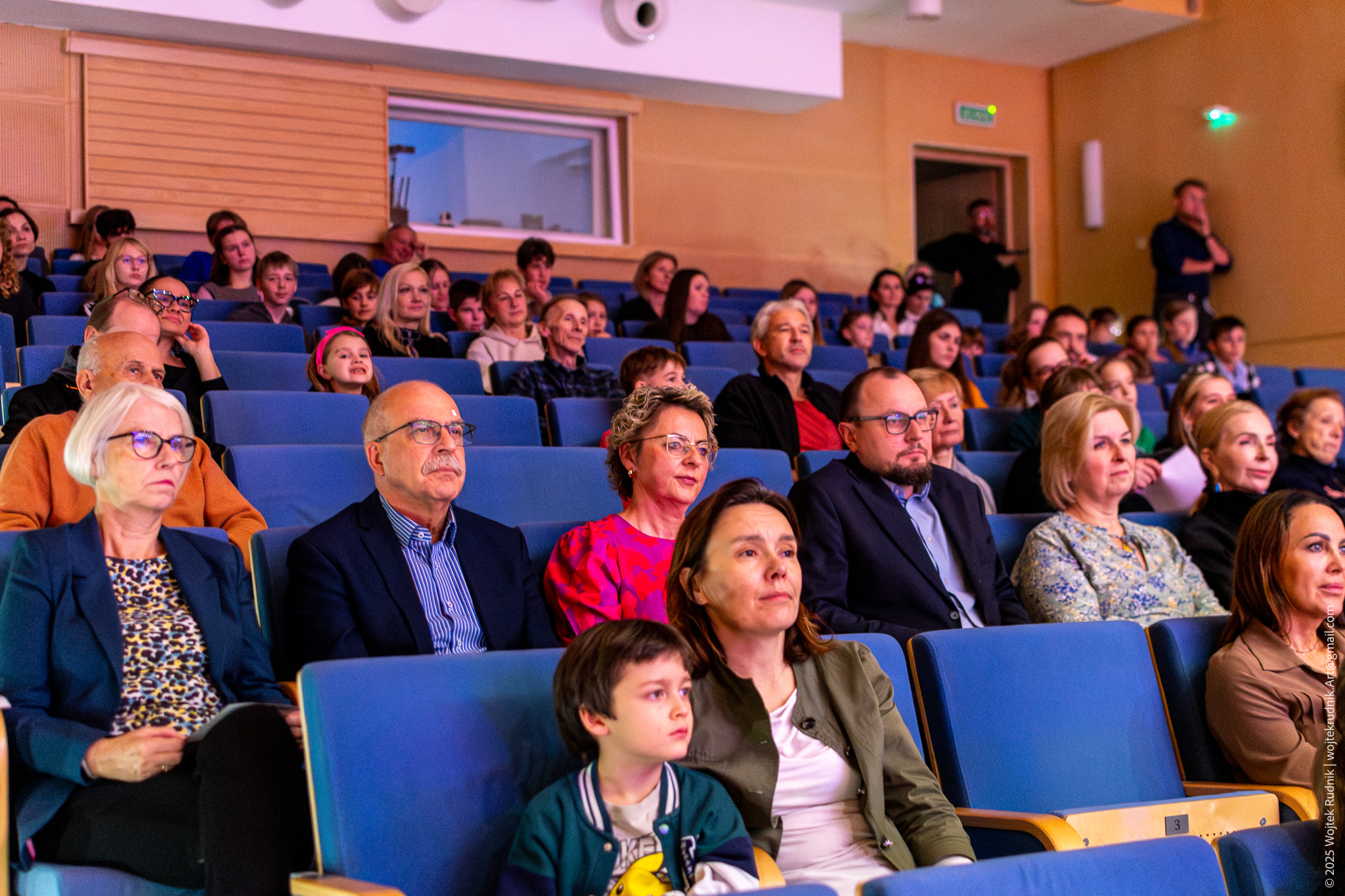 Na zdjęciu m.in. (od lewej): radna miasta Joanna Zielińska z mężem, Joanna Rutkowska, dyrektor Szkoły Muzycznej I i II st. im. Z. Noskowskiego, Mariusz Bzdęga, dyrektor zarządzający ds. kultury i aktywności mieszkańców i radna miasta Beata Zastawna