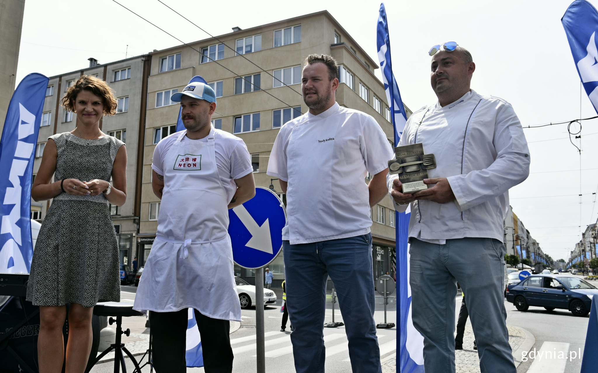 Wiceprezydent Katarzyna Gruszecka-Spychała wręcza nagrodę dla Jacka Fedde, fot. Kamil Złoch