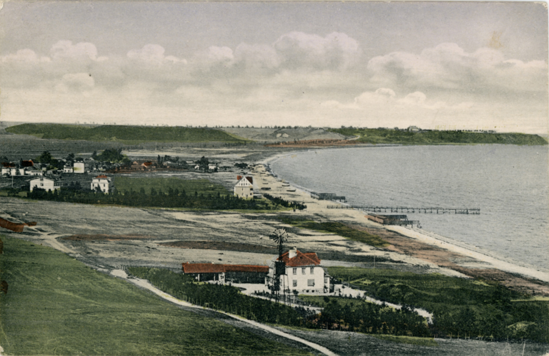 Panorama Gdyni z Kamiennej Góry na karcie pocztowej z 1915 roku. Źródło: gdyniawsieci.pl