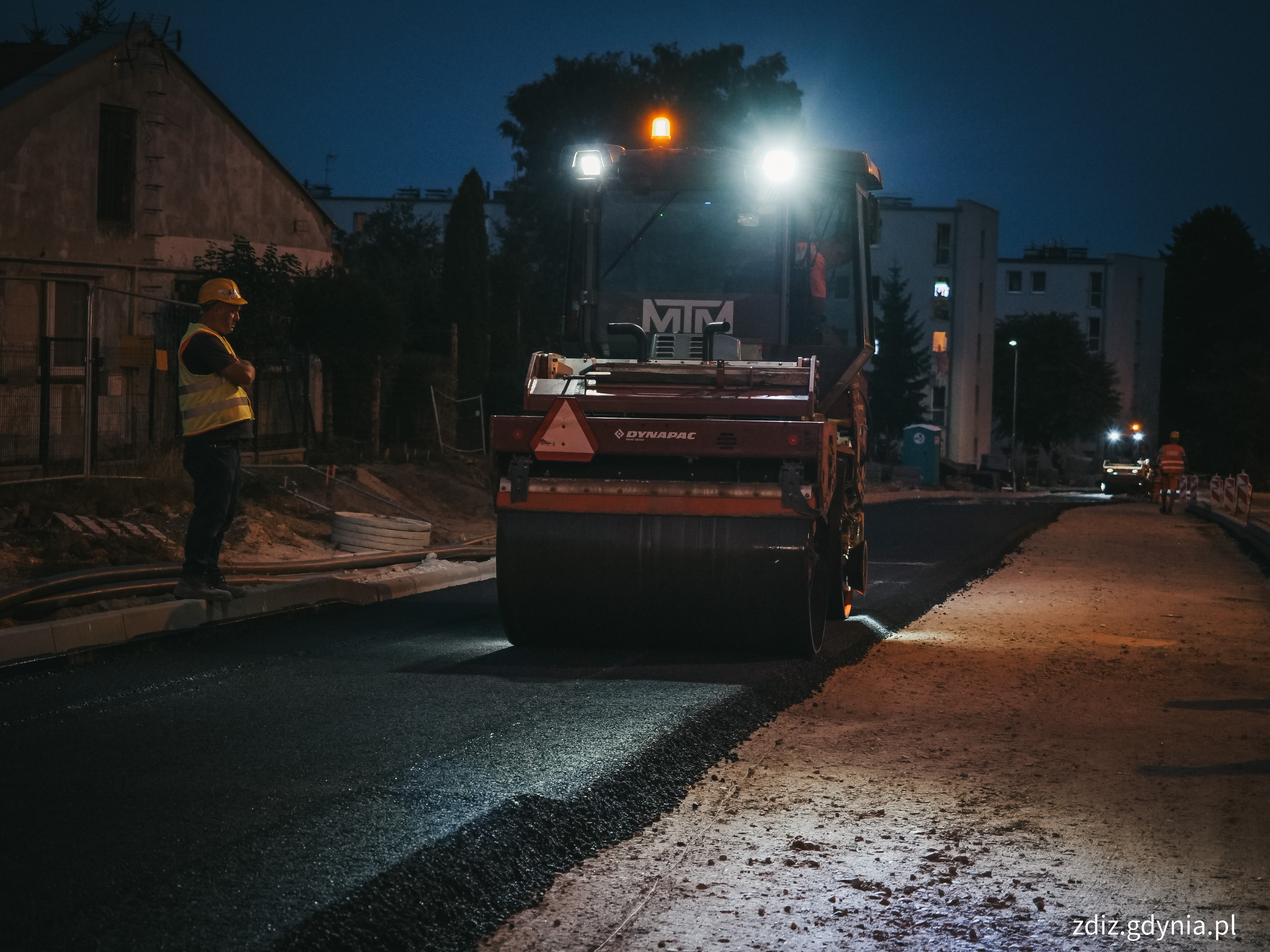 nocne prace drogowe na ul. Chwarznieńskiej na Witominie // fot. M.Mielewski