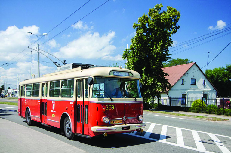 Na zdjęciu odrestaurowany trolejbus Škoda 9Tr (mat. prasowe ZKM)