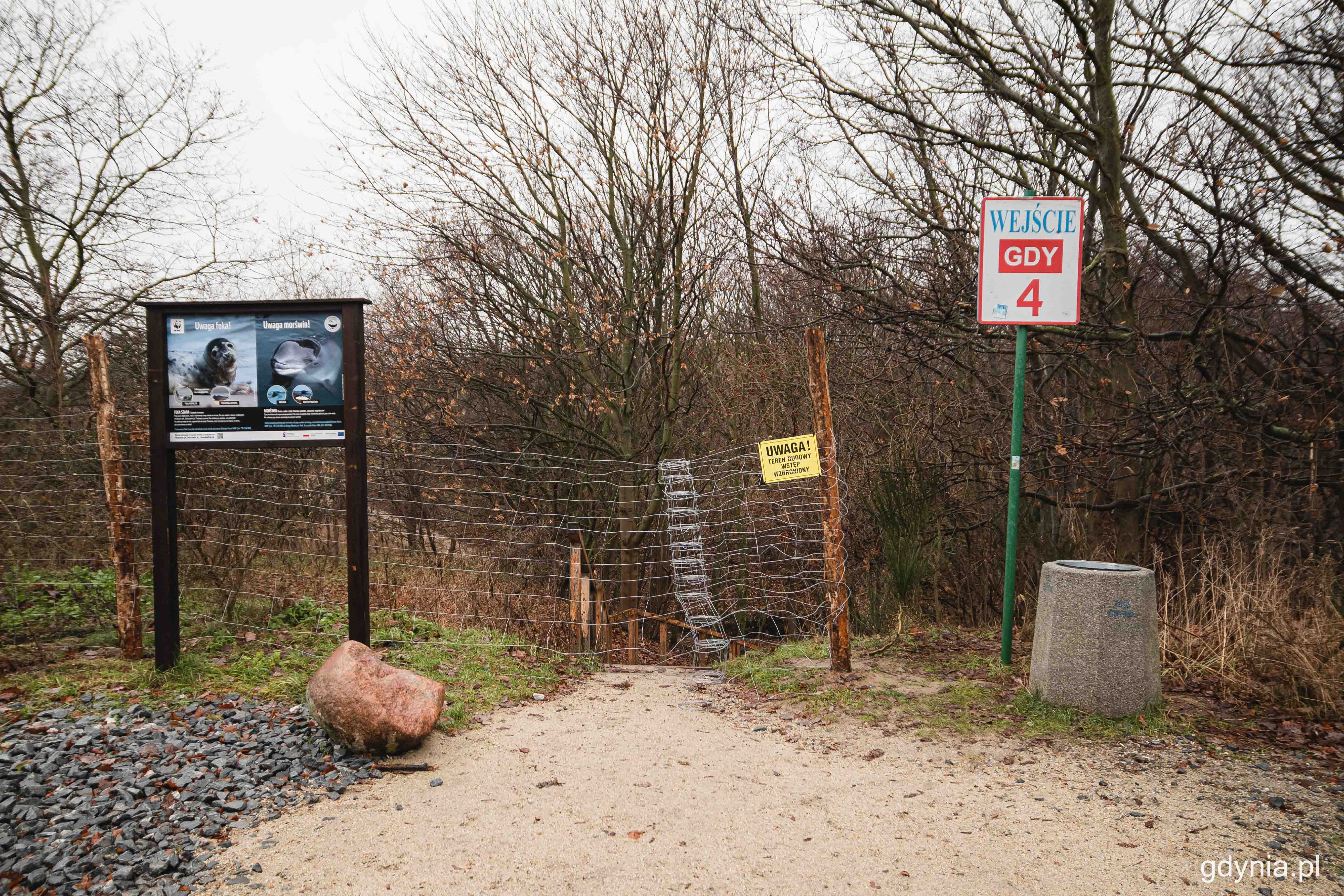 Zagrodzone wejście na plażę nr 4 w Oksywiu. Fot. Kamil Złoch
