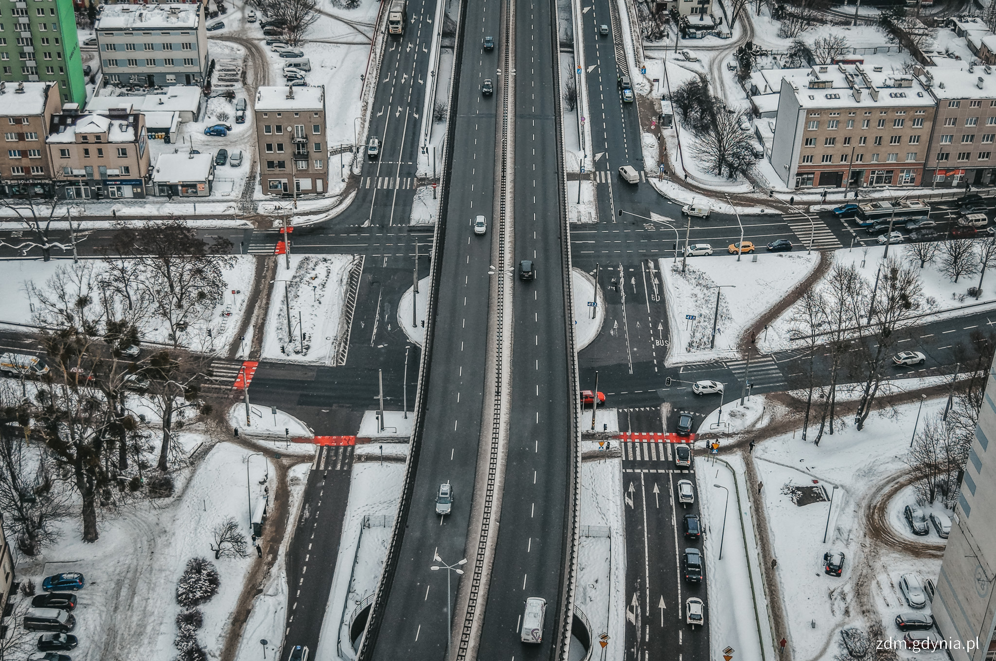 Estakada Kwiatkowskiego, skrzyżowanie z ul. Morską, zimowa pogoda