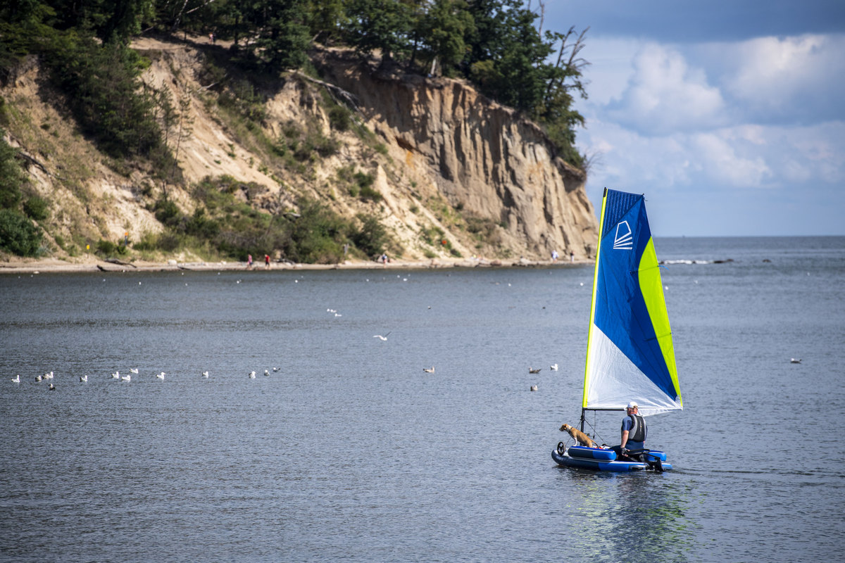 Żaglówka Tribord 5S w ofercie wypożyczalni "Orłowo przy plaży". Fot. Stowarzyszenie "Orłowo przy plaży"