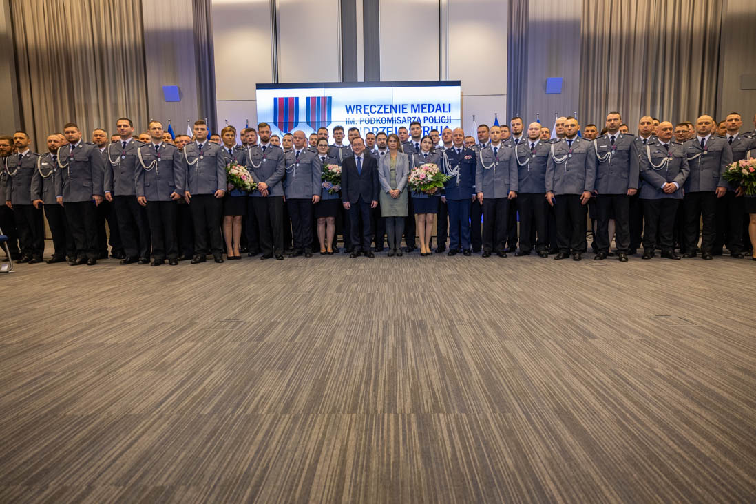 Wszyscy nagrodzeni z całego kraju odebrali swoje medale w Ministerstwie Spraw Wewnętrznych i Administracji, fot. MSWiA / mat. prasowe