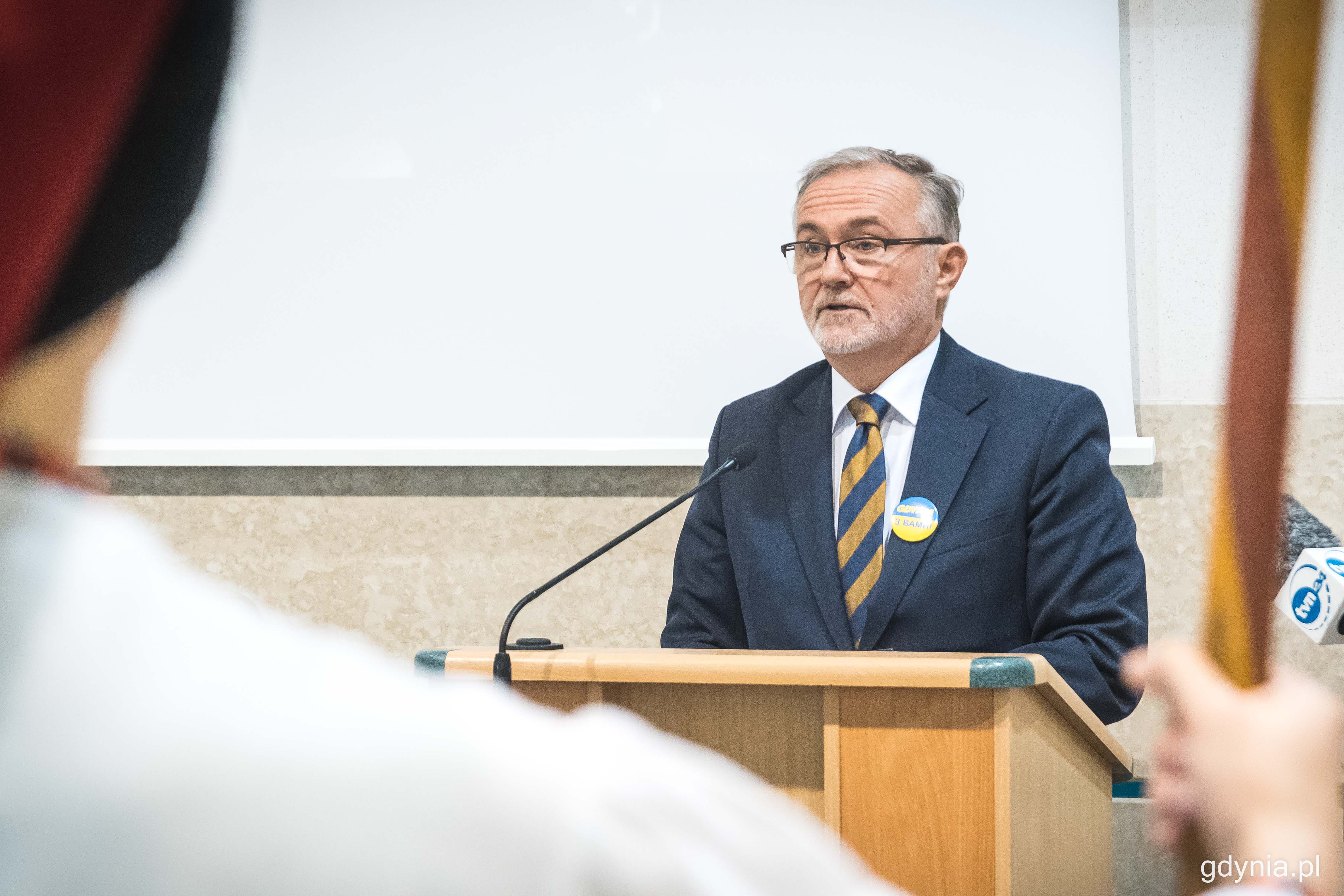 Prezydent Gdyni Wojciech Szczurek podczas wystąpienia na XLI sesji Rady Miasta Gdańska // fot. Kamil Złoch