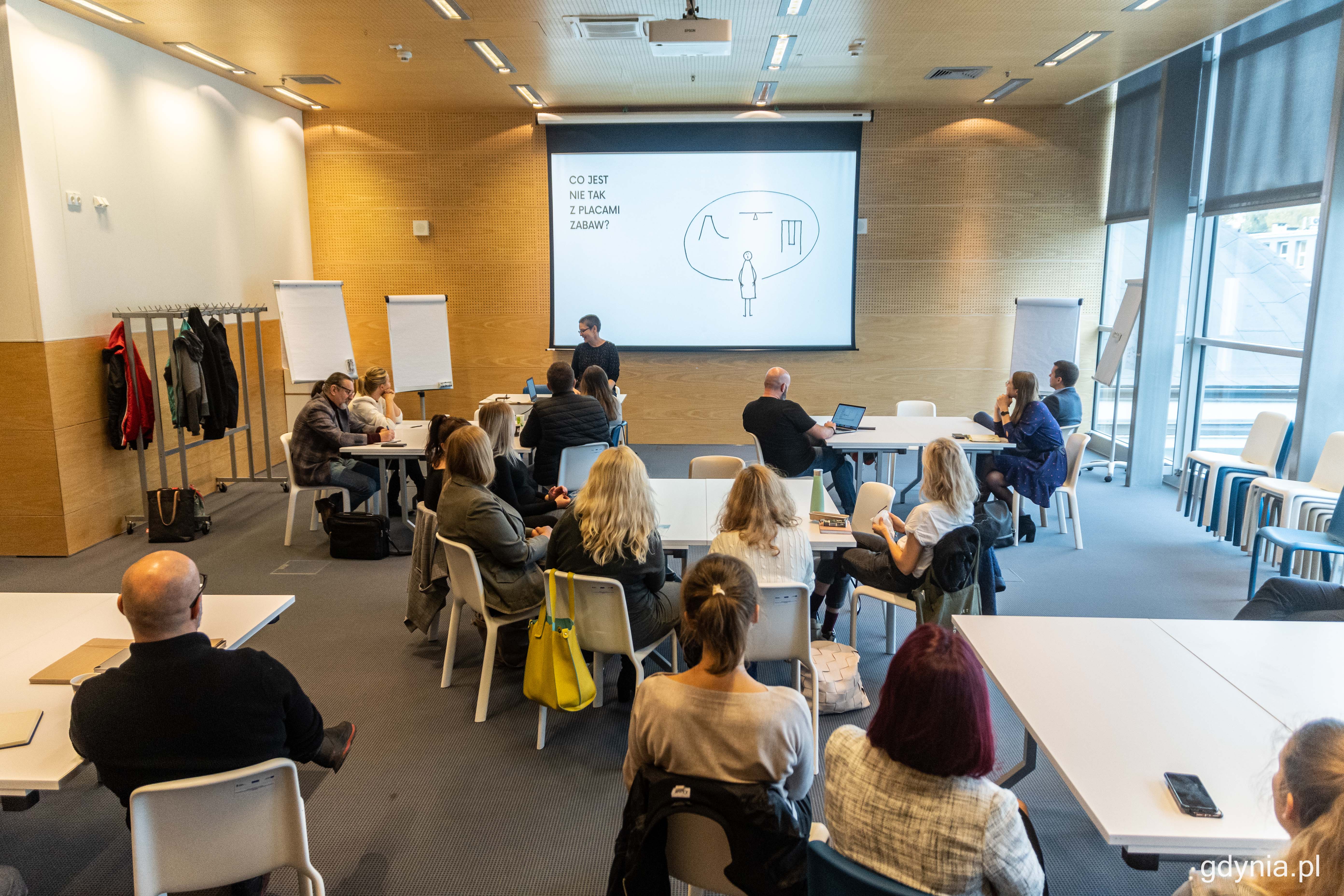 Seminarium pokazało nie tylko przykłady dobrych, innowacyjnych projektów placów zabaw, ale też odpowiedziało na najważniejsze wątpliwości techniczne i prawne, fot. Kamil Złoch