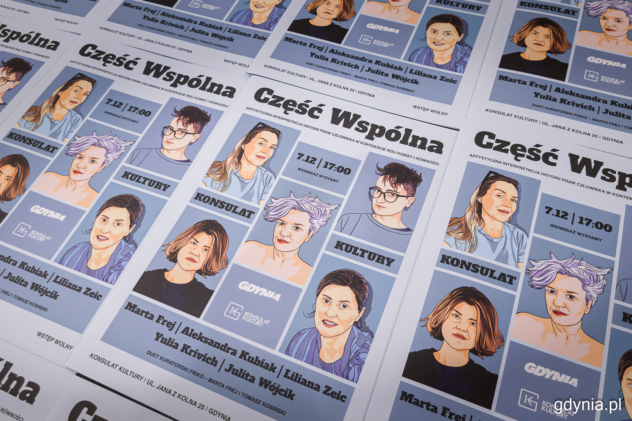 Grafika, ulotki z wystawy Część wspólna, widoczne rysunkowe twarze artystek i tytuł wystawy