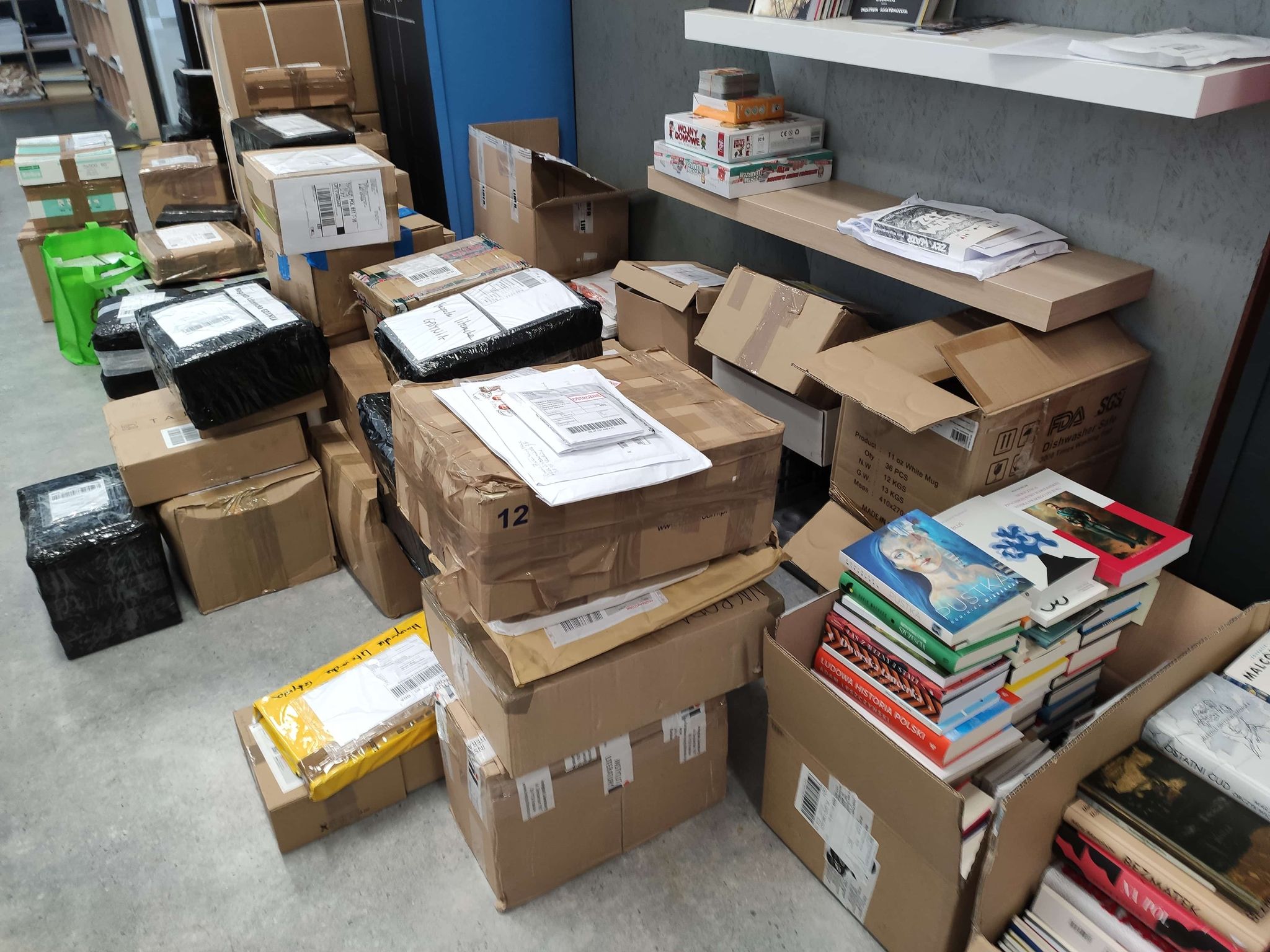 Do Biblioteki Gdynia nadesłano mnóstwo książek do tegorocznej edycji Nagrody Literackiej Gdynia // fot. materiały NLG