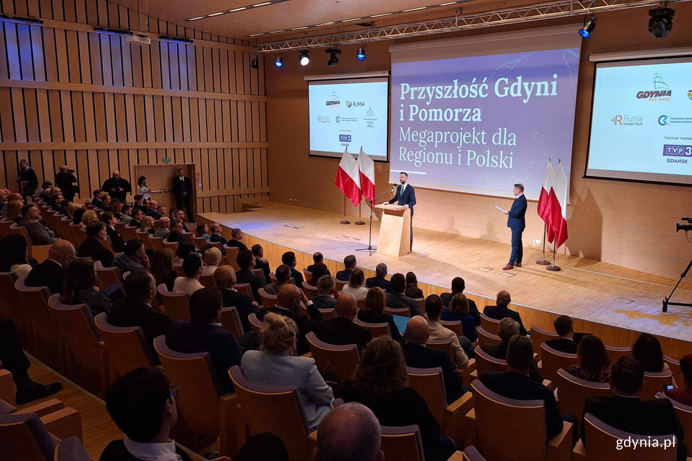 Władysław Kosiniak-Kamysz – minister obrony narodowej przemawiający podczas konferencji „Przyszłość Gdyni i Pomorza – megaprojekt dla regionu i Polski” (fot. Michał Sałata) 