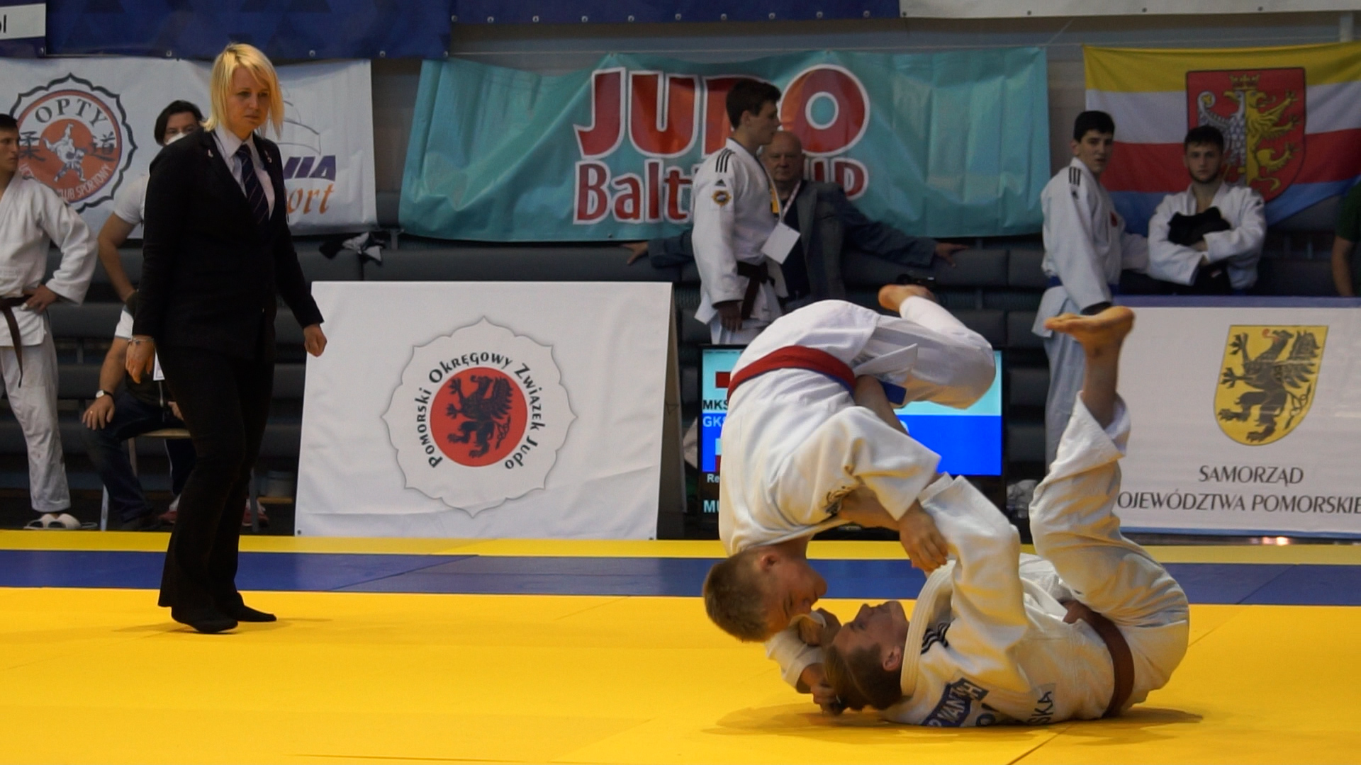 dwóch zawodników judo w trakcie walki