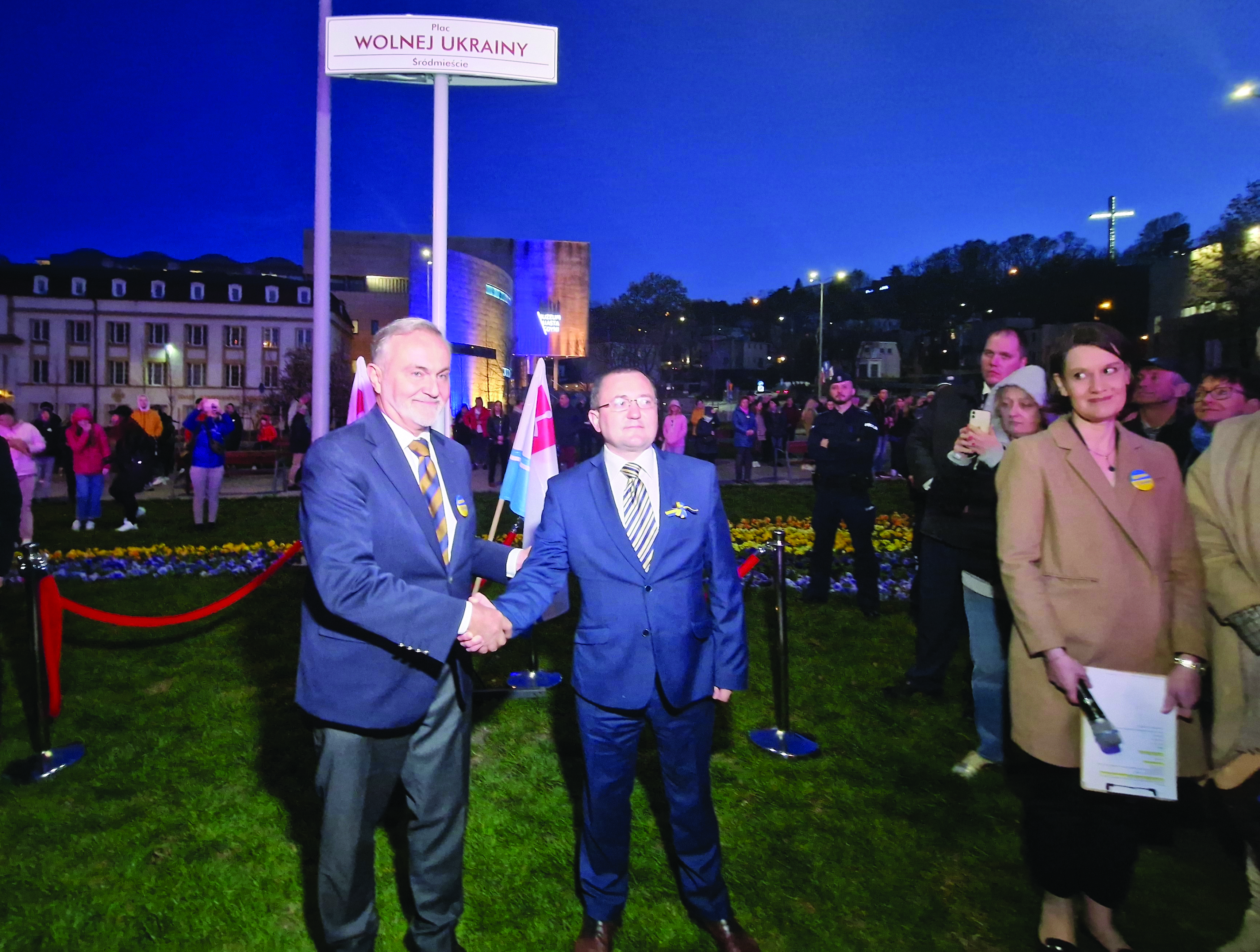 Na zdjęciu prezydent Wojciech Szczurek, Oleksandr Plodystyi i Katarzyna Gruszecka-Spychała