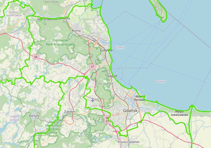 Wycinek mapy, widoczne Pomorze i Trójmiasto, grubymi, zielonymi liniami oznaczone granice obszaru Nadleśnictwa Gdańsk