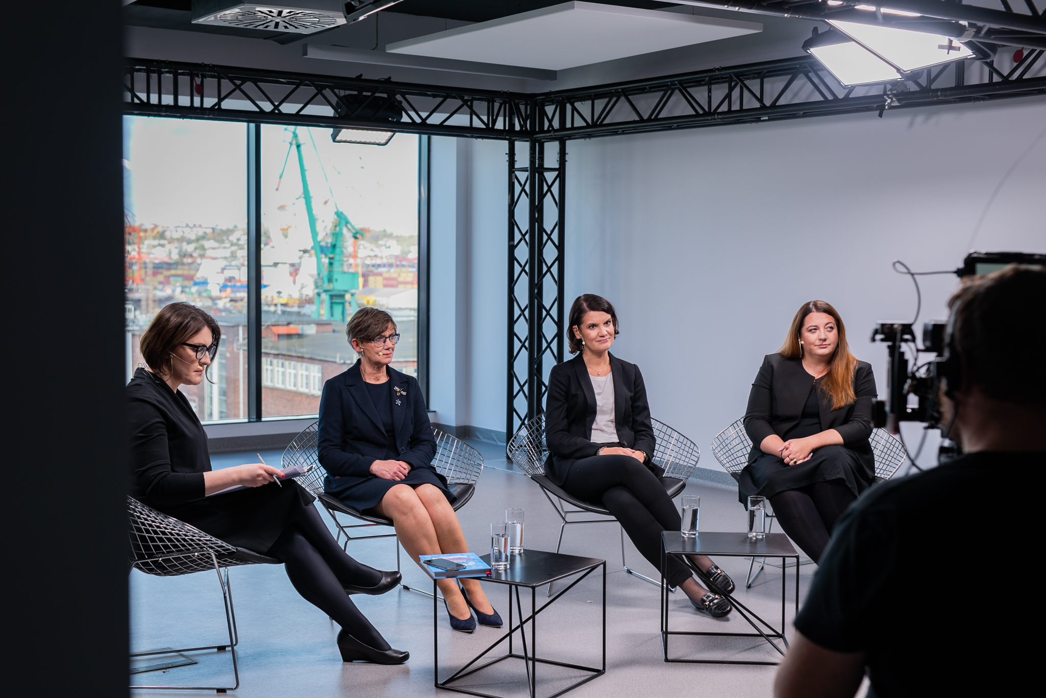 Uczestniczki debaty. Od lewej: dr hab. Maria Bieniaszewska z Katedry i Kliniki Hematologii i Transplantologii Gdańskiego Uniwersytetu Medycznego, Katarzyna Gruszecka-Spychała, wiceprezydent Gdyni oraz dr Sylwia Pawlak – dyrektor ds. innowacji w Grupie Lotos // fot. materiały prasowe