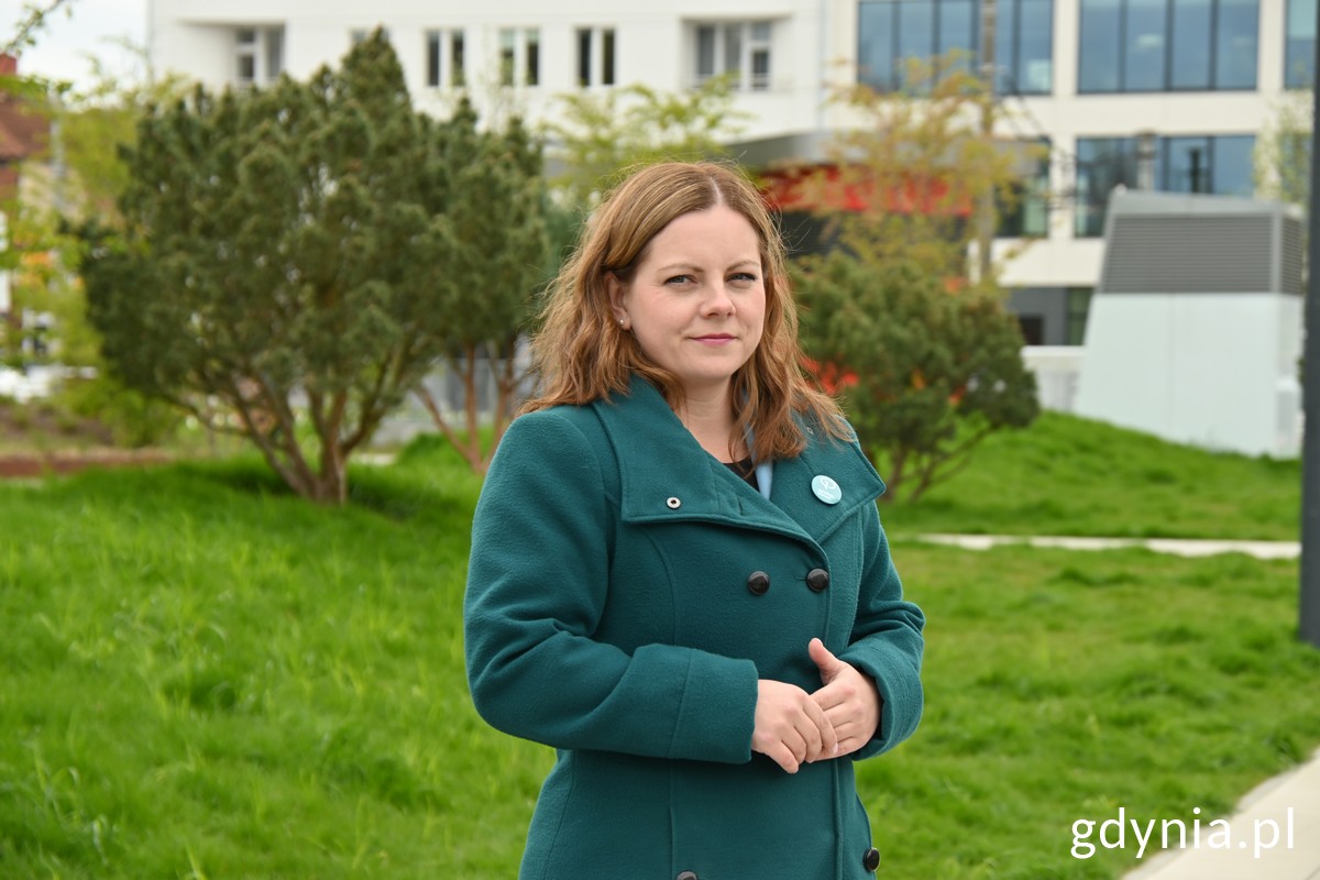 Na zdj. Aleksandra Kosiorek, nowo wybrana prezydentka Gdyni na tle zieleni w Parku Centralnym
