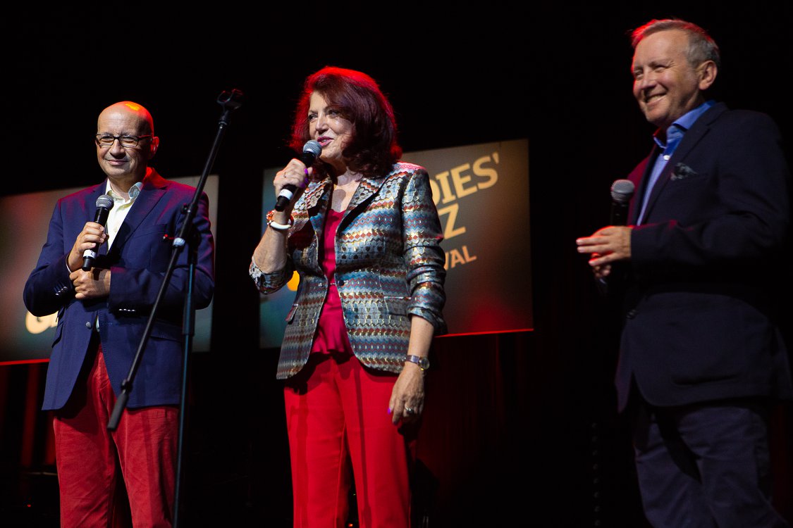 Piotr Łyszkiewicz, Urszula Dudziak i Piotr Baron na Ladie's Jazz Festival 2019. fot. Anna Rezulak