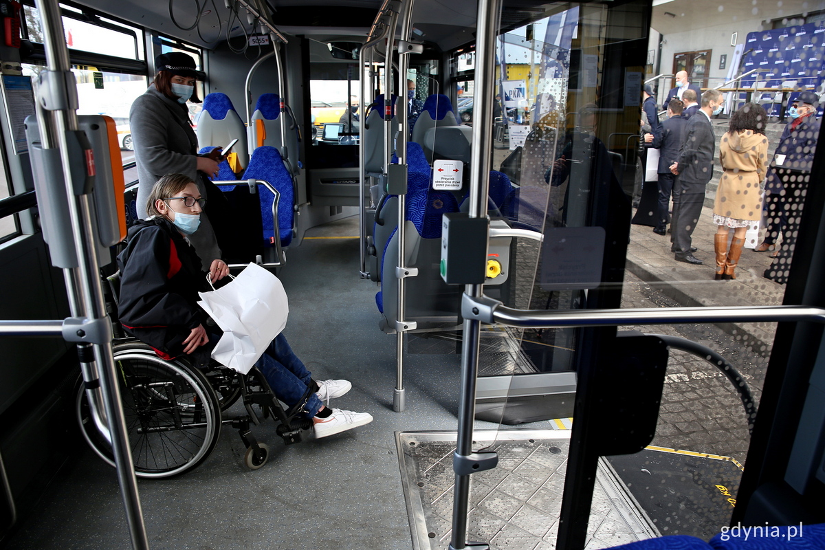Wnętrze pojazdów będzie przystosowane do potrzeb osób z niepełnosprawnościami i zapewni pasażerom wysoki komfort, fot. Przemysław Kozłowski