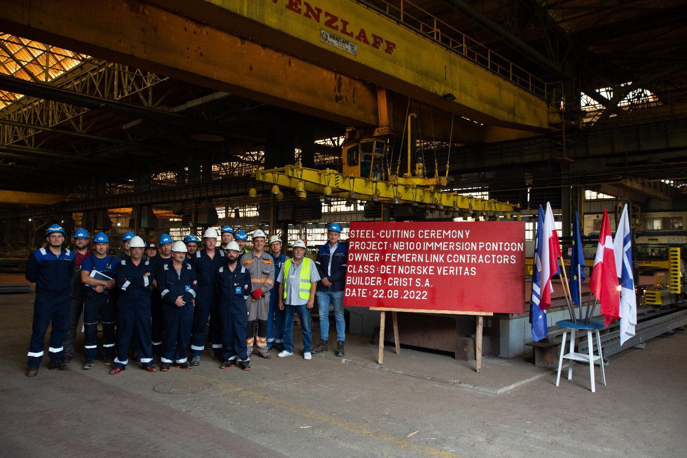 Ceremonia cięcia blach na pontony do budowy podmorskiego tunelu dla armatora FLC. Fot. Crist S.A.