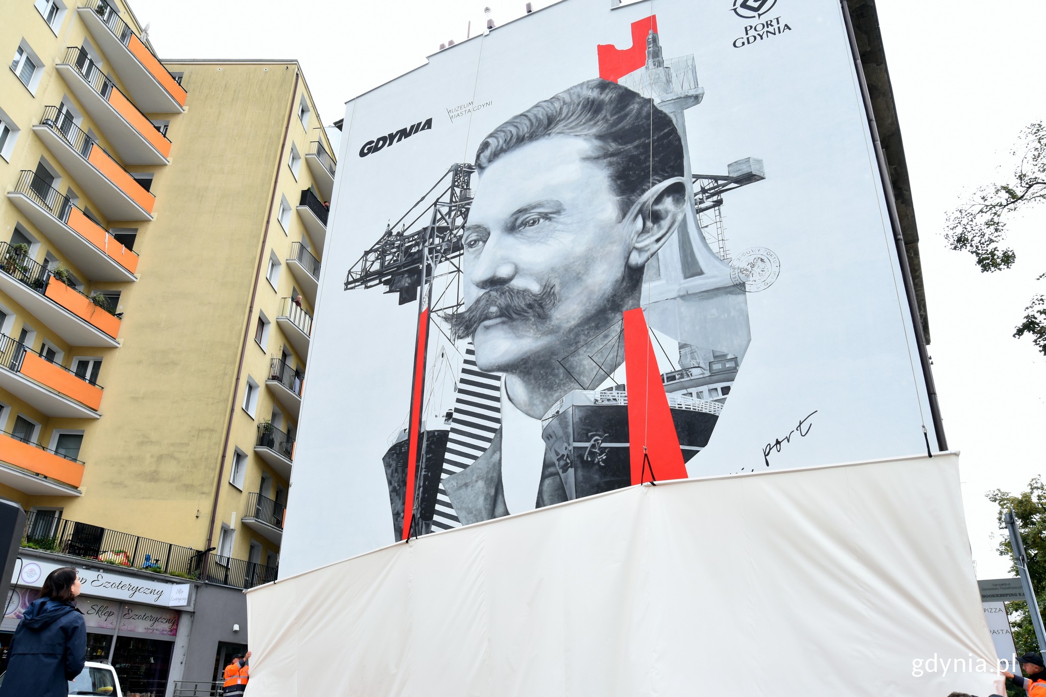 Mural Tadeusza Wendy na fasadzie budynku przy ul. Władysława IV 11 // fot. Magdalena Czernek