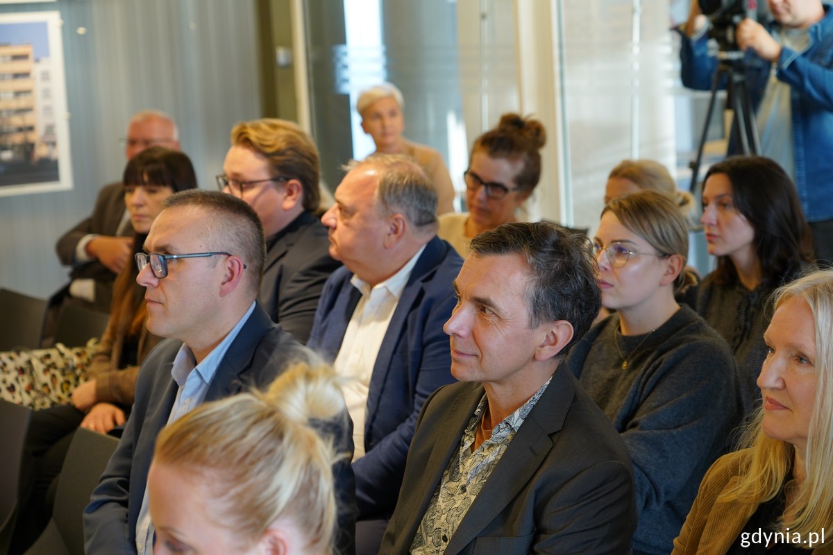 Łukasz Magrian, dyrektor Pomorskiej Regionalnej Organizacji Turystycznej, Krzysztof Arcyman, dyrektor Hotelu Mercure Gdynia Centrum, Jacek Debis z Agencji Rozwoju Gdyni i Alicja Harackiewicz, dyrektorka CN Experyment na spotkaniu