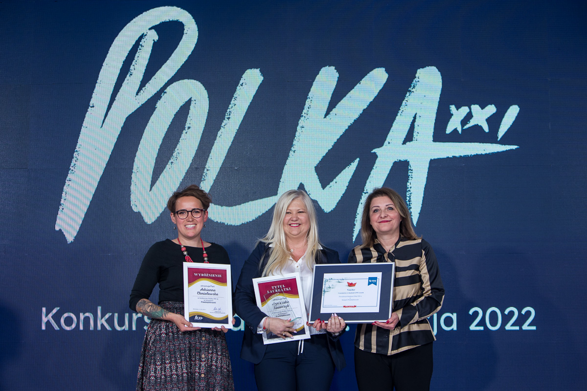 Od lewej: Adrianna Chmielewska, właścicielka szkoły językowej „speak:art”, Agnieszka Szewczyk, właścicielka Centrum Produkcji Uszczelnień Technicznych „Kedarix” oraz Izabela Olszewska - członek zarządu GPW i członek kapituły konkursu "Polka XXI wieku" podczas gali "Polka XXI wieku" // fot. materiały Fundacji Projekt PL