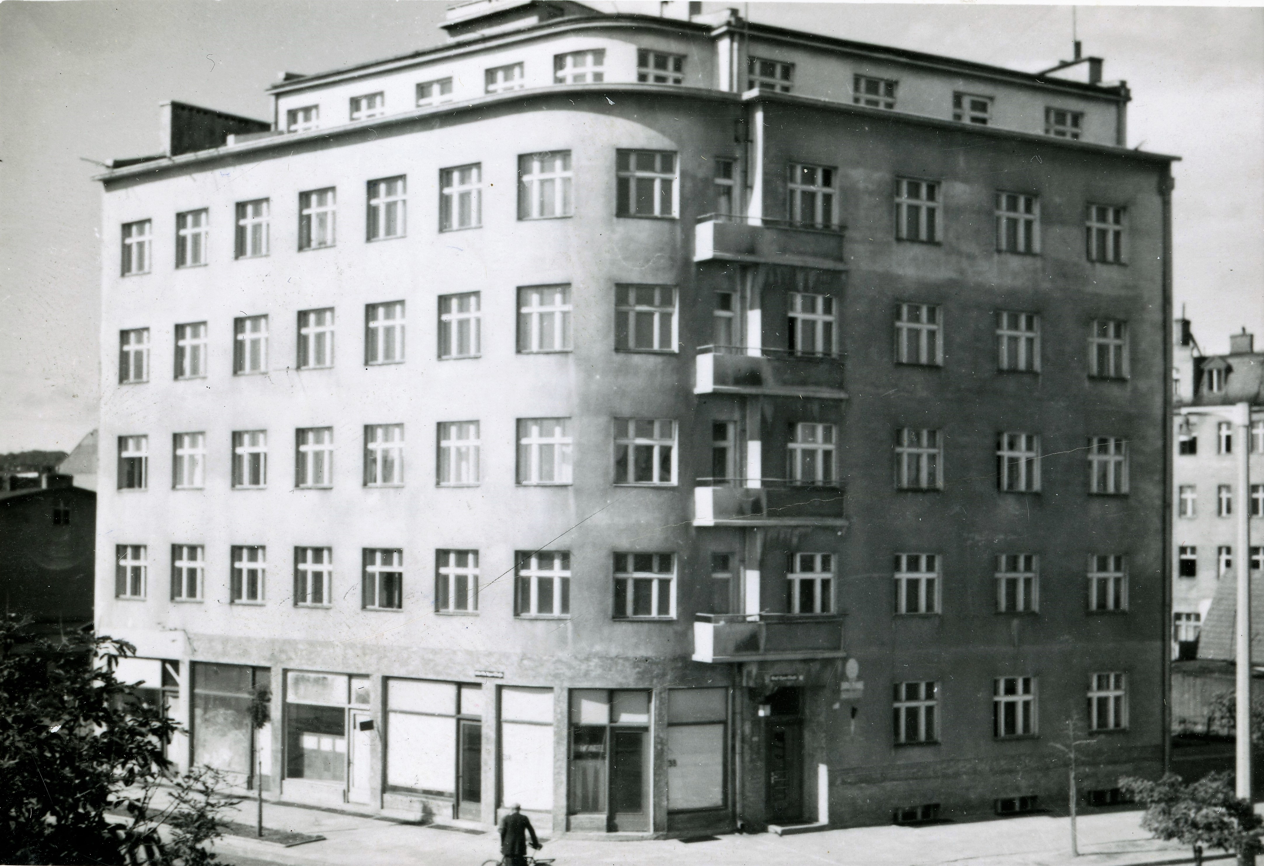 Kamienica na zdjęciu archiwalnym z końca lat 30. XX w.
