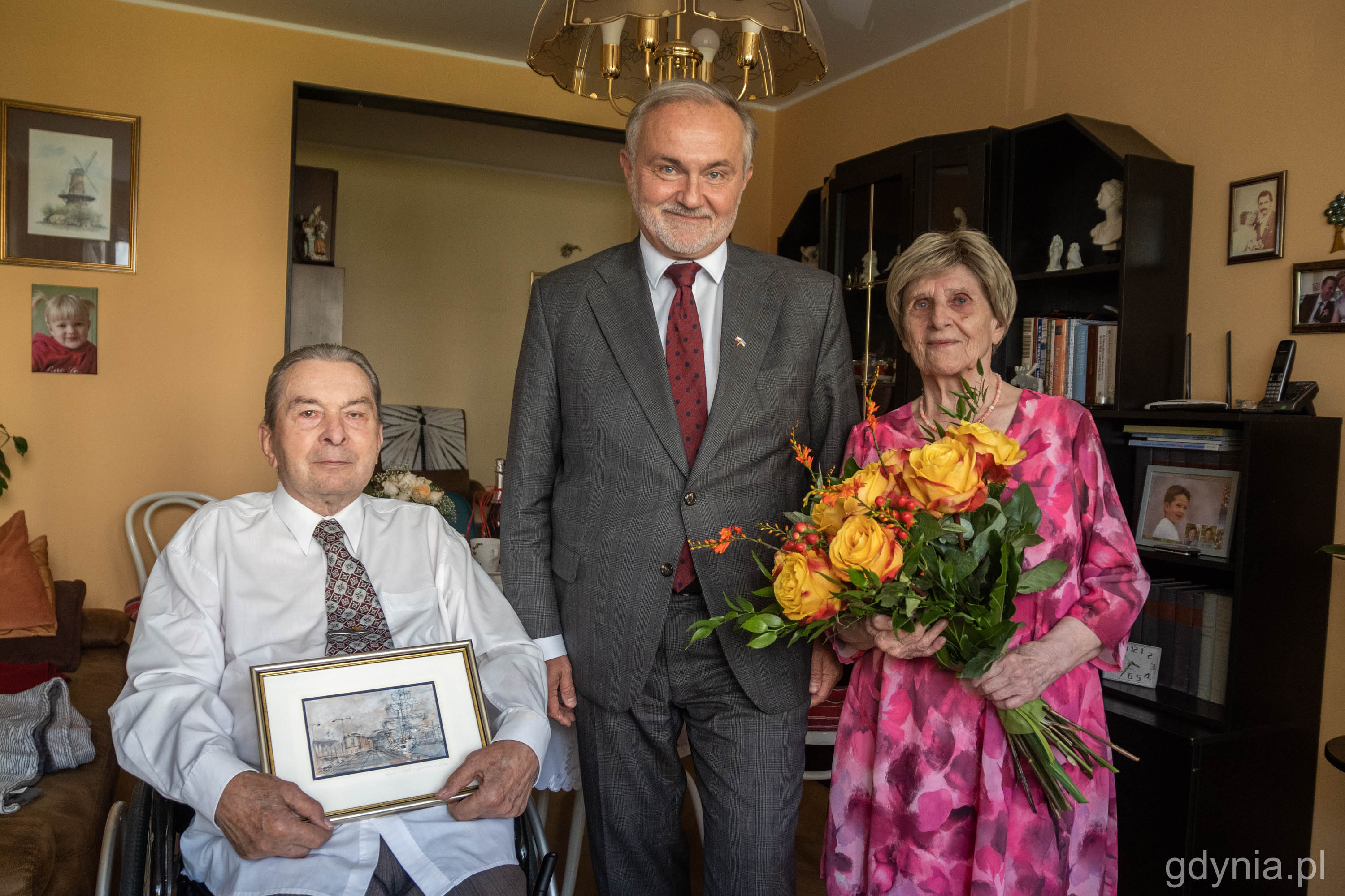 Na zdjęciu państwo Wanda i Kazimierz Krzyżakowie oraz prezydent Wojciech Szczurek // fot. Paweł Kukla