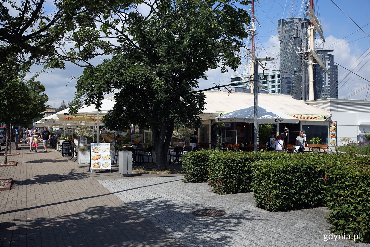Nadmorska gastronomia na Molo Południowym w Gdyni. Fot. Przemysław Kozłowski