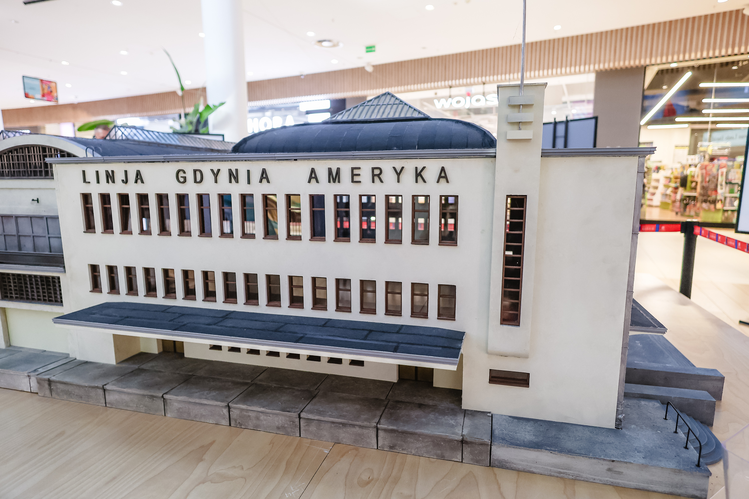 Wystawa &bdquo;Trefl Miniatury&rdquo; w Centrum Riviera
