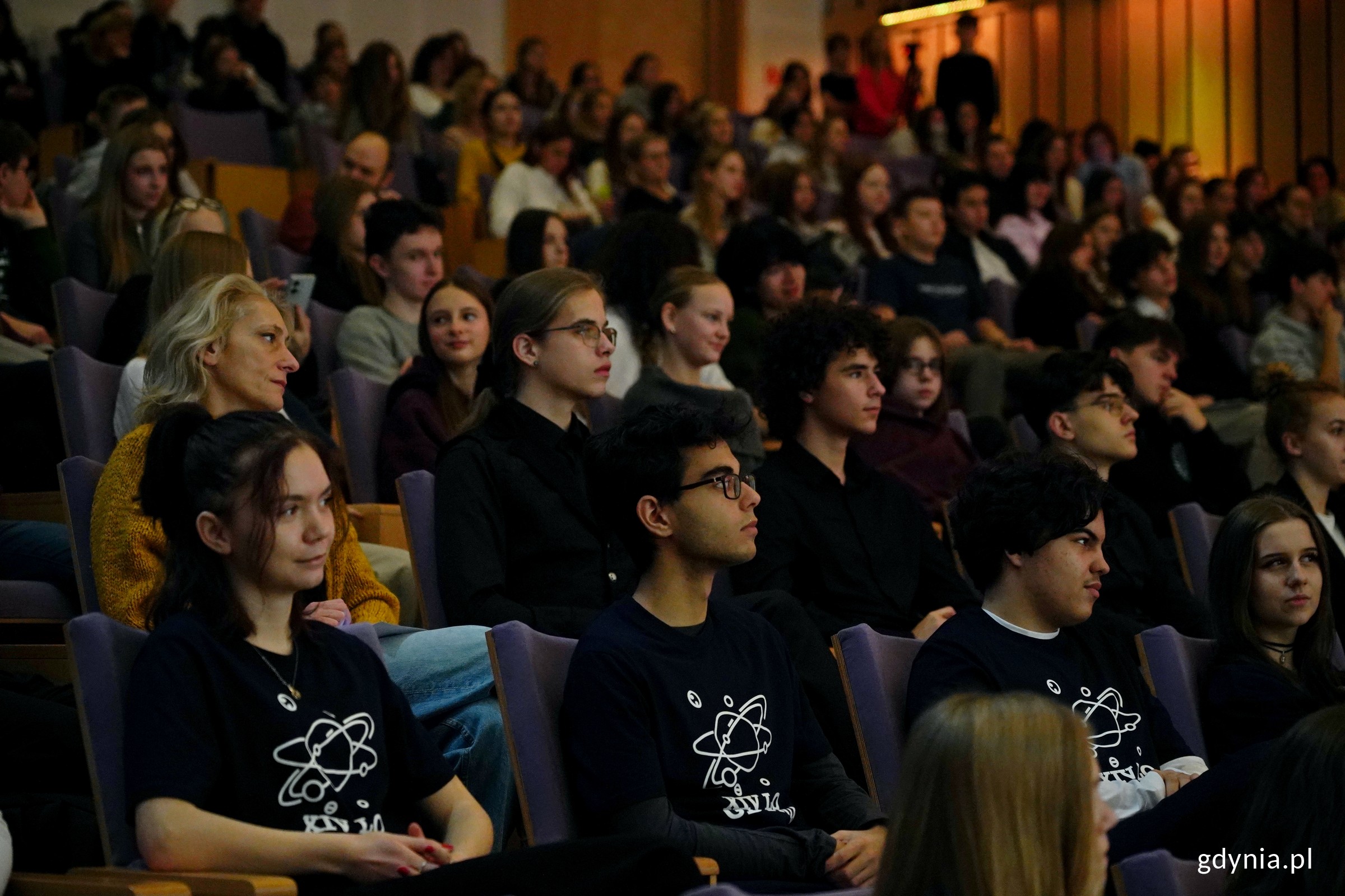 Uczestnicy konferencji &bdquo;Głos młodych: sprawczość, prawa, przyszłość&rdquo; zgromadzeni w Pomorskim Parku Naukowo-Technologicznym (fot. Magdalena Czernek)