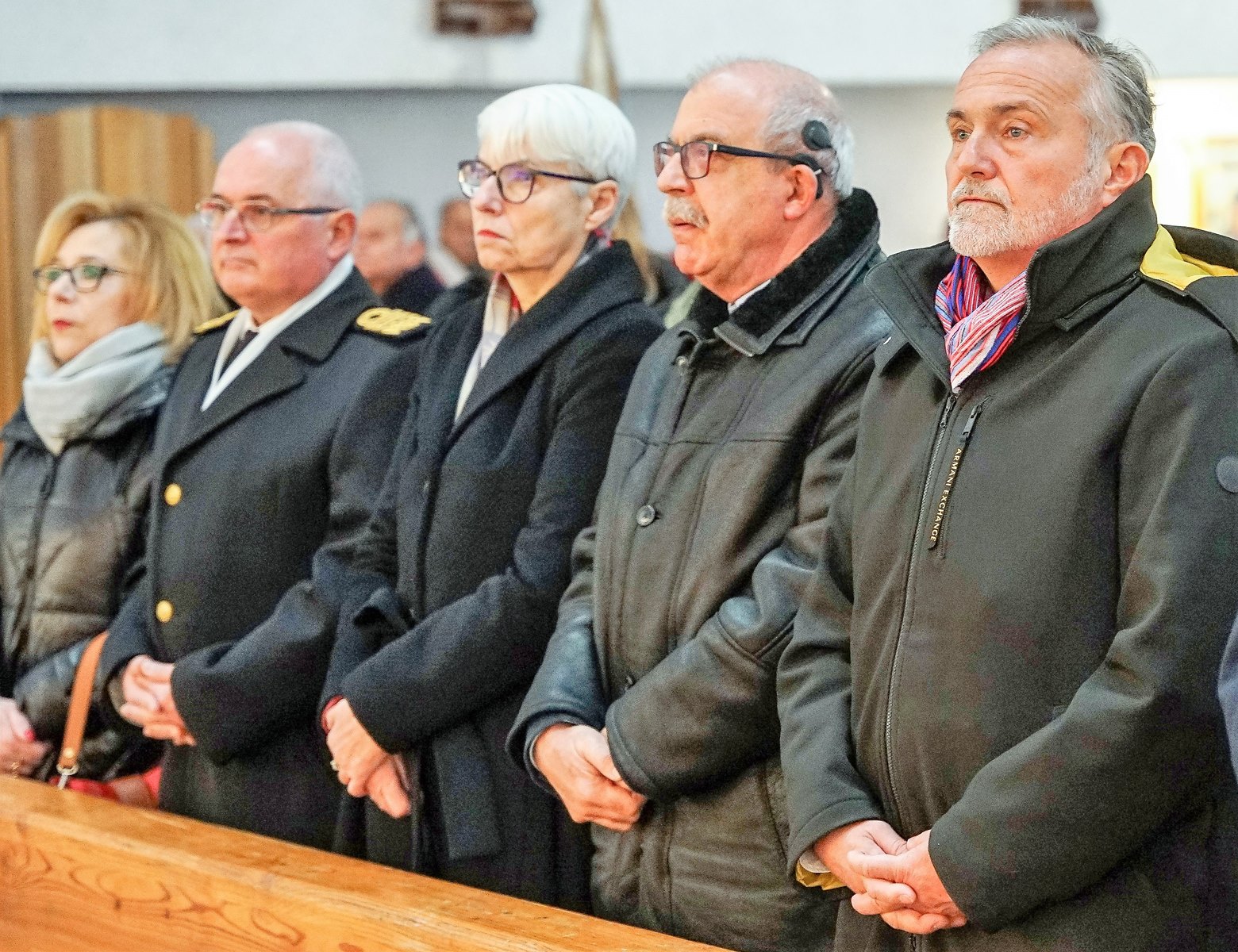 Udział we mszy wzięli m.in. przedstawiciele gdyńskiego samorządu, na czele z prezydentem Wojciechem Szczurkiem i Joanną Zielińską, przewodnicząca Rady Miasta Gdyni. Fot. Mirosław Pieślak