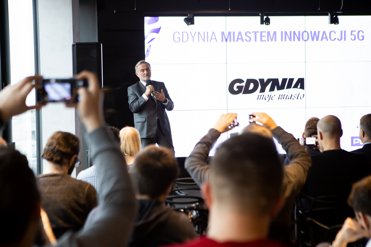 Gdynia pierwszym miastem w Polsce z siecią 5G. Na zdjęciu prezydent Gdyni Wojciech Szczurek // mat.prasowy PLAY