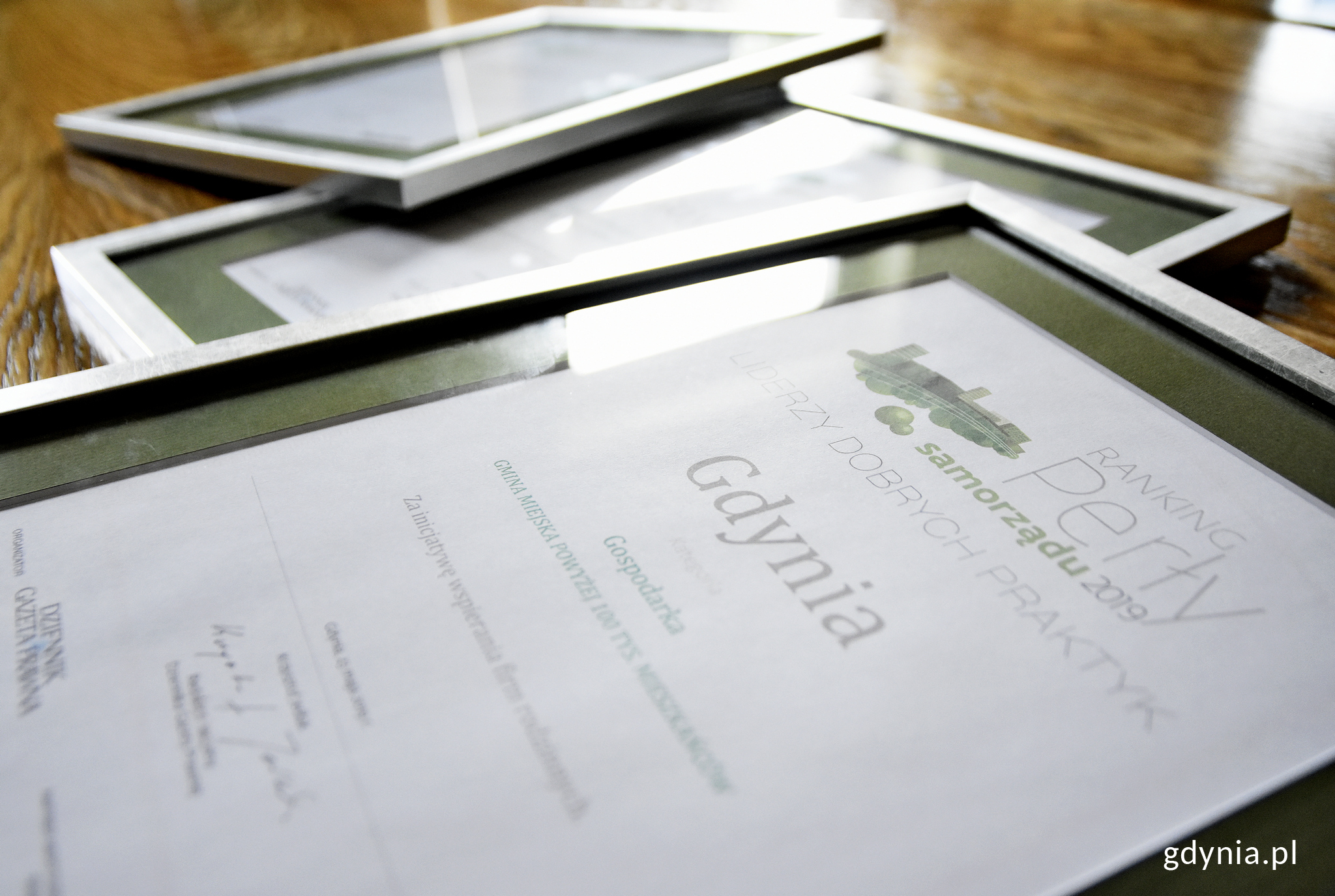 Dyplomy za tytuł Lidera Dobrych Praktyk, fot. Kamil Złoch