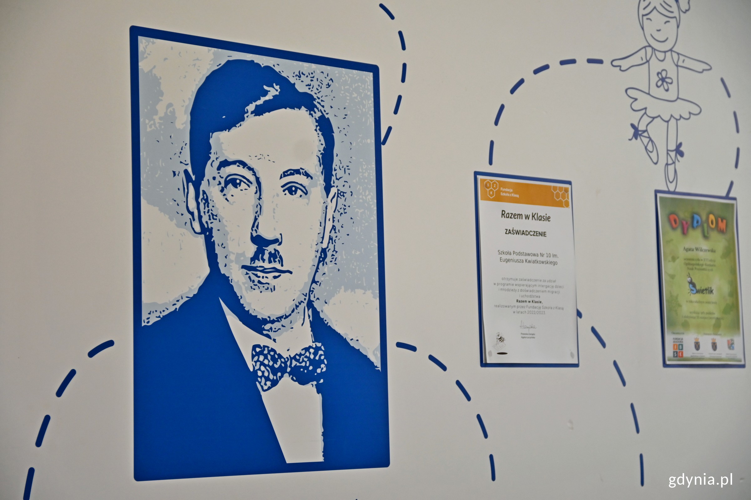 Wizerunek patrona szkoły Eugeniusza Kwiatkowskiego na jednej ze ścian (fot. Magdalena Czernek)