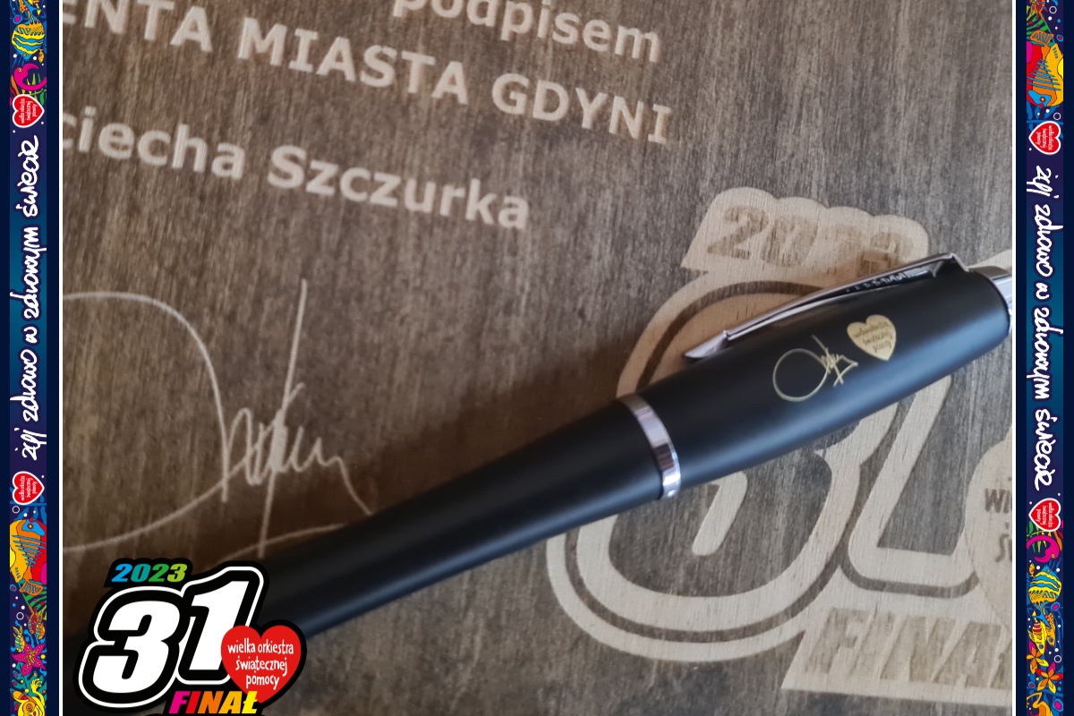 Pi&oacute;ro sygnowane podpisem prezydenta Gdyni Wojciecha Szczurka, kt&oacute;re można wylicytować na aukcji WOŚP //  fot. materiały prasowe