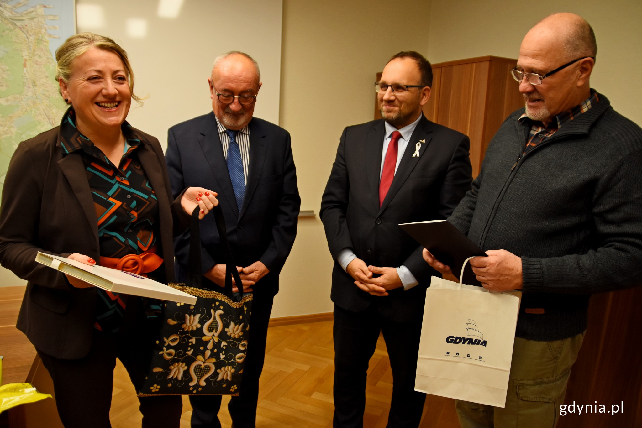 Na zdjęciu od lewej: Violetta Sawicka, działaczka polonijna, Stanisław Borski i Andrzej Bień, wiceprzewodniczący Rady Miasta Gdyni, Tomasz Sawicki, działacz polonijny w Holandii // fot. Paweł Kukla