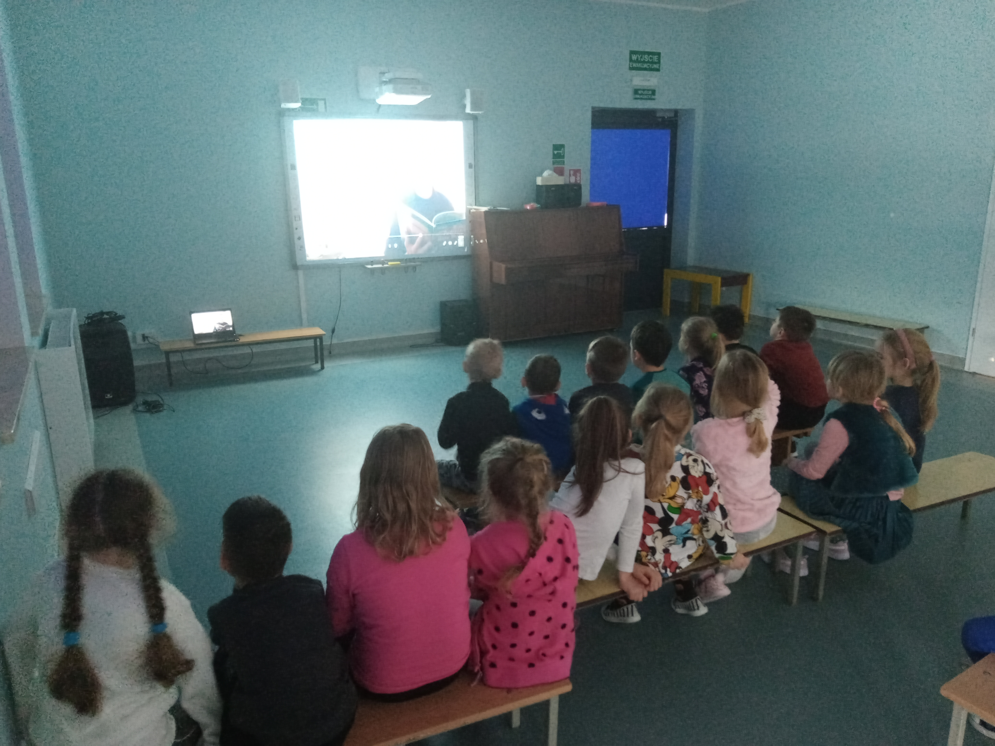 Dzieci z przedszkola, kt&oacute;re włączyło się do akcji podchorążych, fot. mat. prasowe AMW w Gdyni