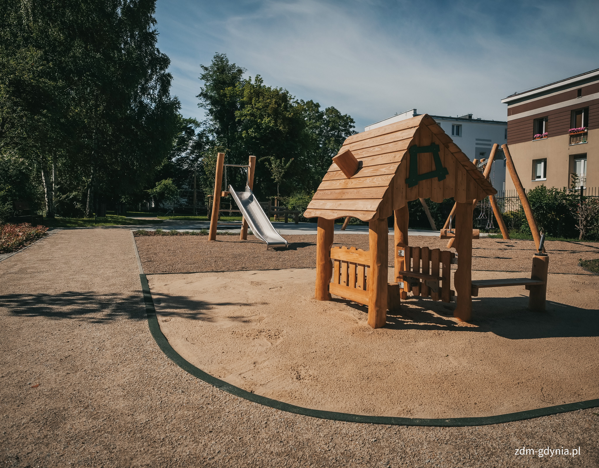 Domek wykonany z drewna (fot. Marcin Mielewski, Zarząd Dr&oacute;g Miejskich)