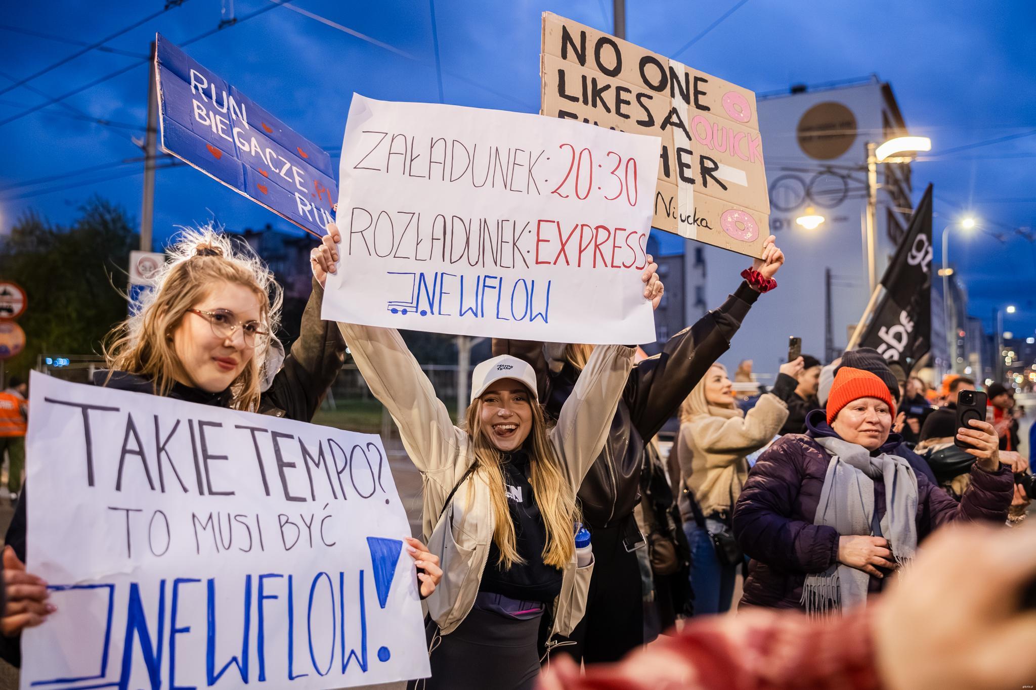 Wyjątkowa atmosfera towarzyszyła biegaczom na trasie (fot. Karol Stańczak dla Gdynia.pl)