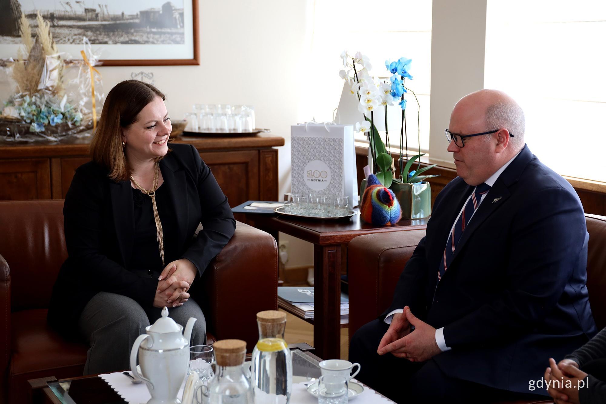 na zdjęciu prezydent Gdyni i ambasador Nowej Zelandii