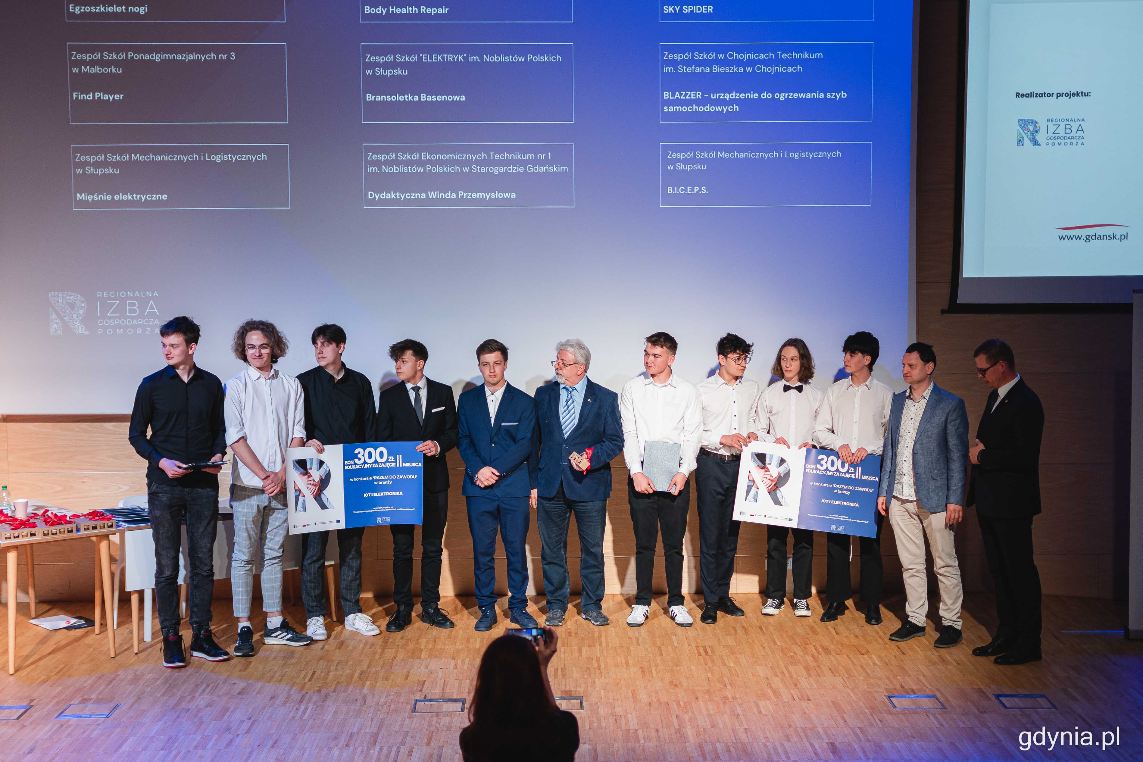 W jednej z kategorii po drugie miejsce ex aueqo sięgnęli uczniowie z gdyńskiego Zespołu Szk&oacute;ł Chłodniczych i Elektronicznych (na zdjęciu), fot. Kamil Złoch