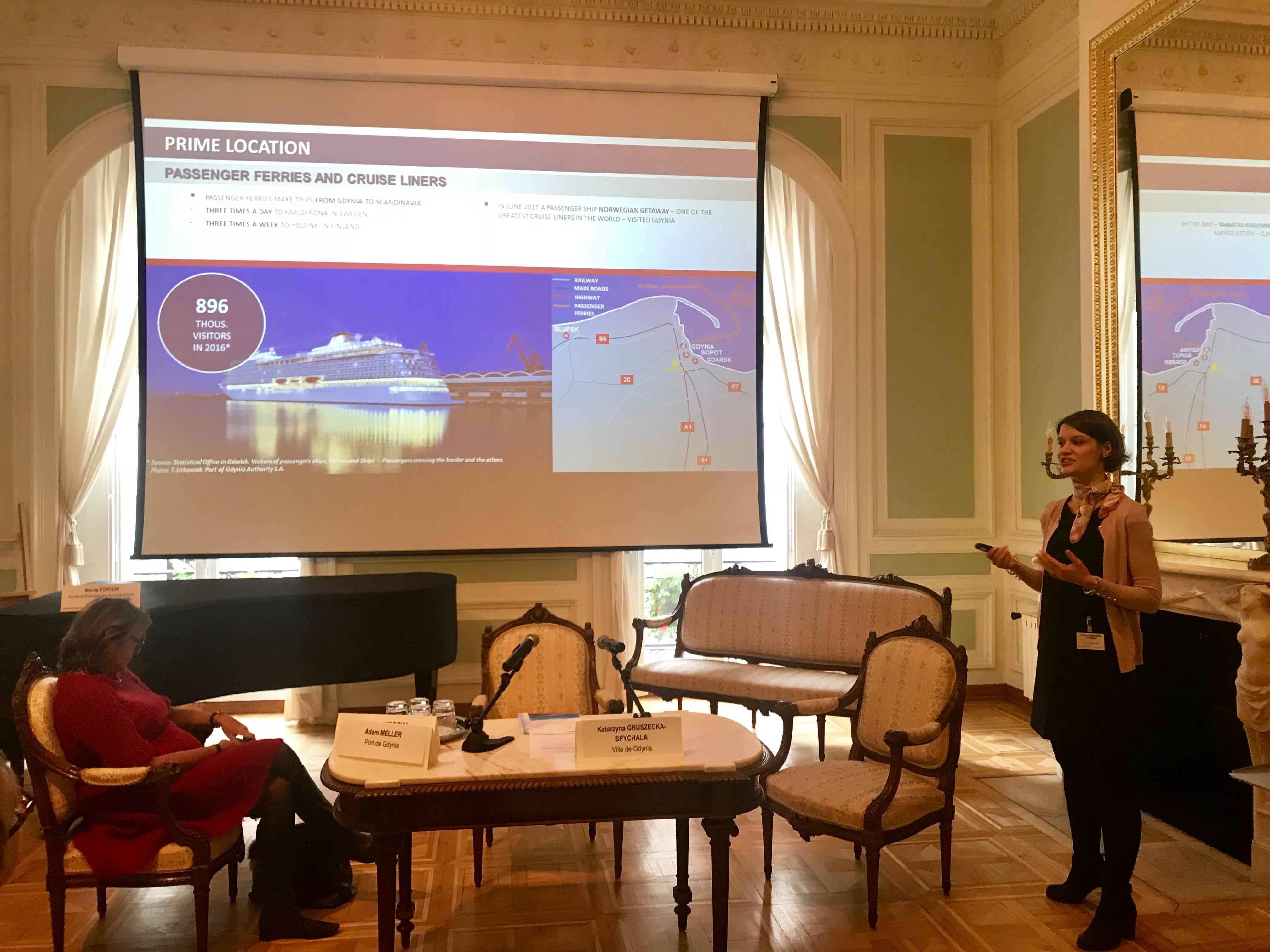 Wiceprezydent Gdyni Katarzyna Gruszecka-Spychała podczas prezentacji podkreślającej walory miasta, fot. Maja Studzińska