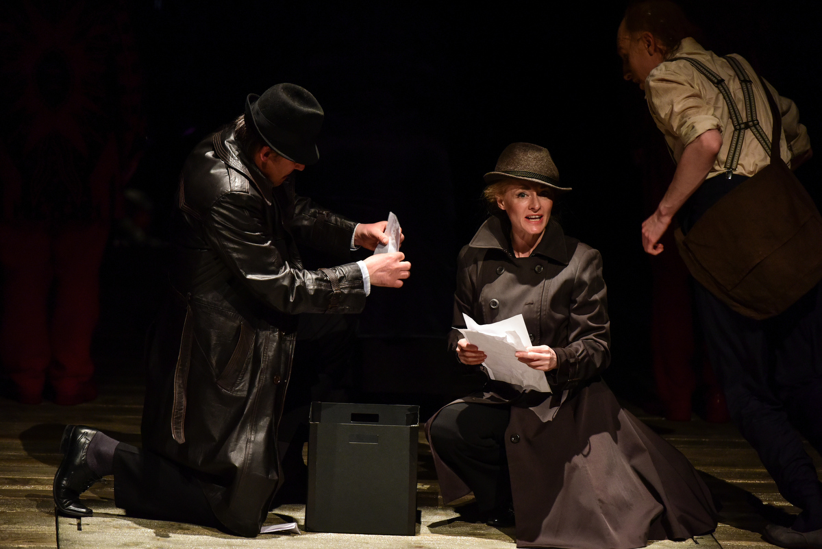 Zdjęcie z pr&oacute;by medialnej spektaklu  "Prawiek i inne czasy" w Teatrze Miejskim w Gdyni // fot. Roman Jocher