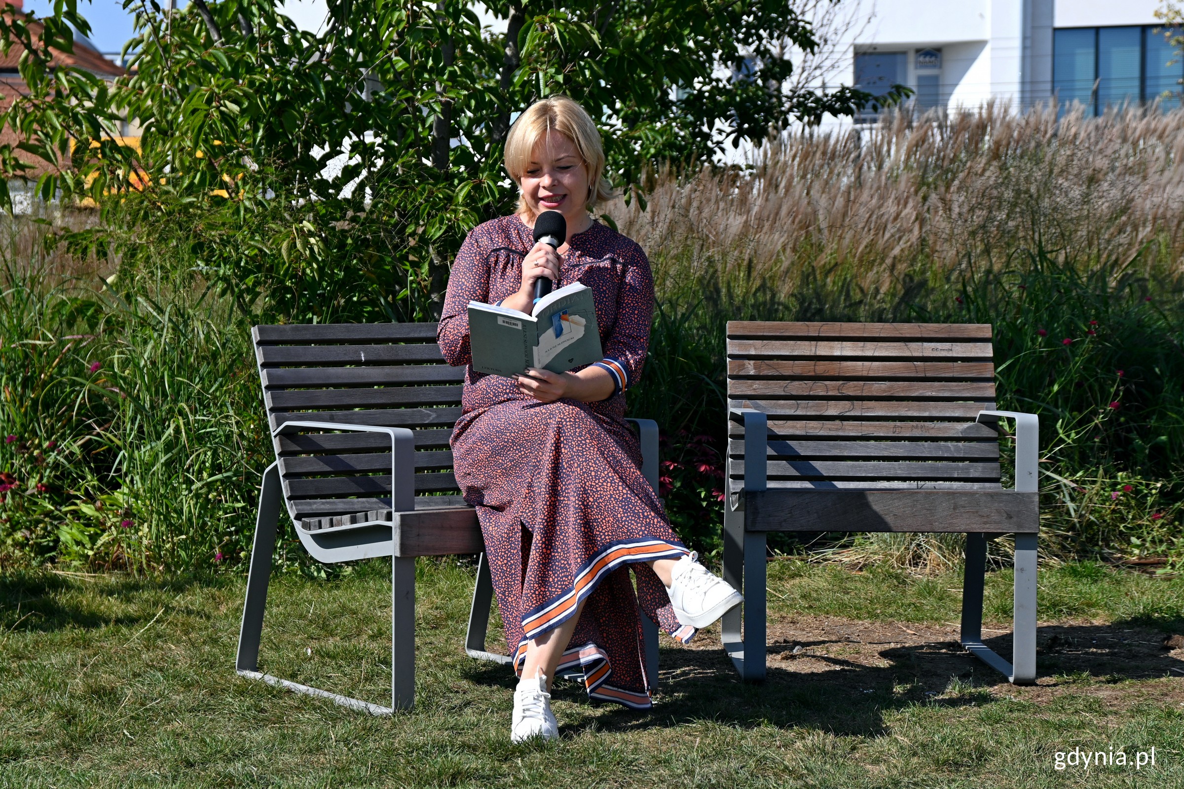 Wiceprezydentka Oktawia Gorzeńska czytająca fragment &bdquo;Kordiana&rdquo; Juliusza Słowackiego w ramach Narodowego Czytania (fot. Magdalena Czernek)