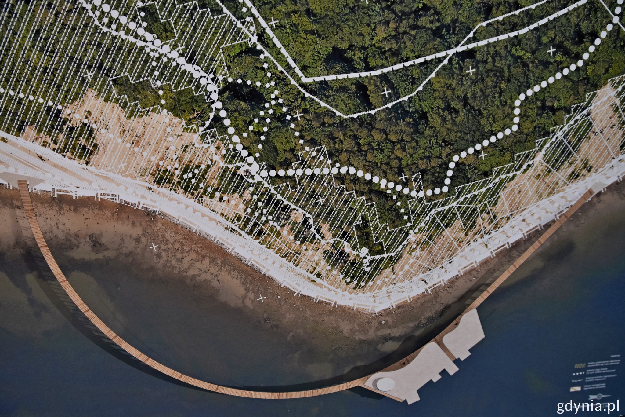 Wizualizacje wyr&oacute;żnionej pracy Natalii Wrzesińskiej. Projekt dotyczy ograniczenia zjawiska abrazji na przykładzie klifu w Orłowie // fot. Paweł Kukla