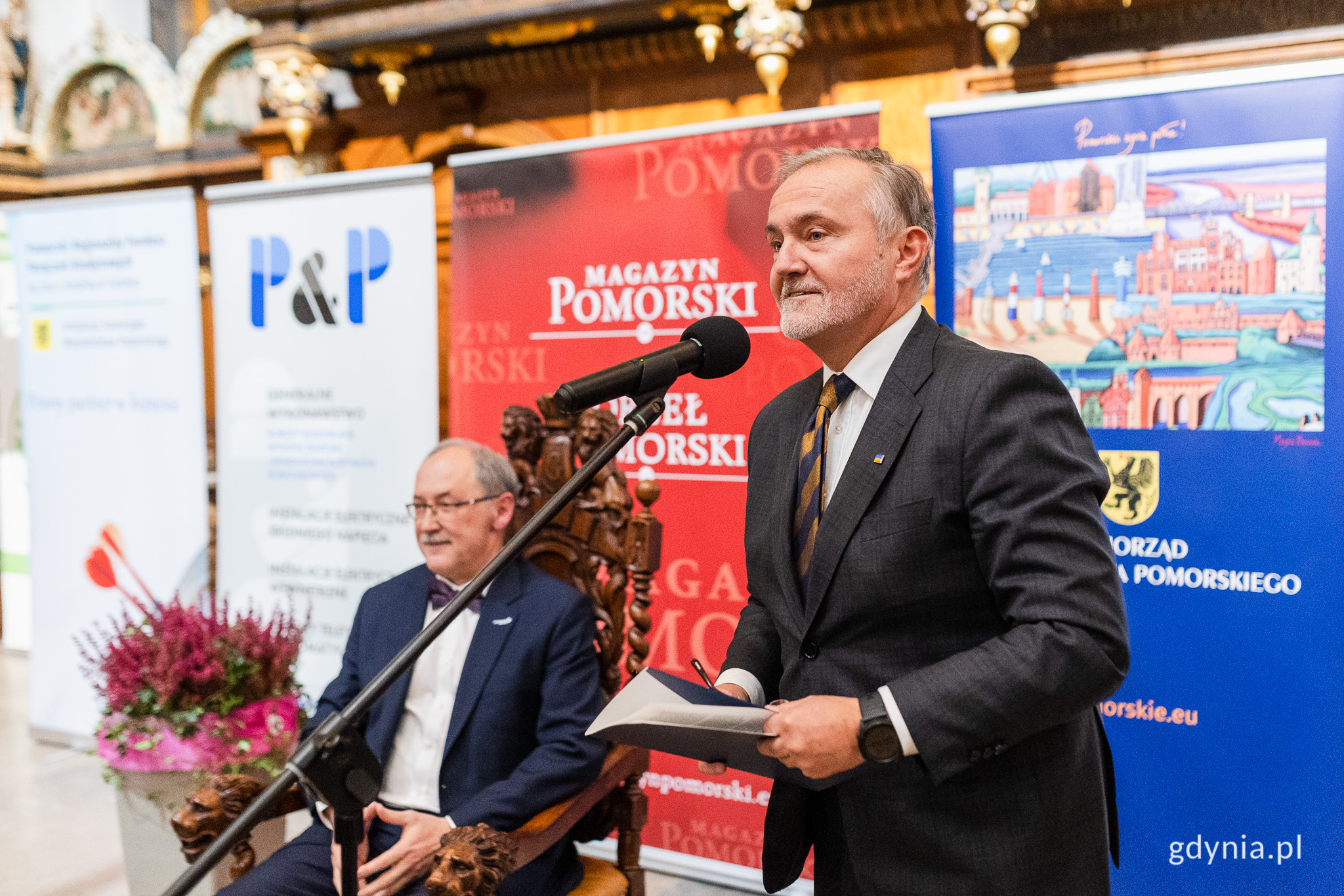  Uroczysta gala &bdquo;Orła Pomorskiego&rdquo; - plebiscytu organizowanego przez redakcję &bdquo;Magazynu Pomorskiego&rdquo;. Na zdjęciu: laudacja Wojciech Szczurek i Andrzej Synowiecki. Fot. Karol Stańczak
