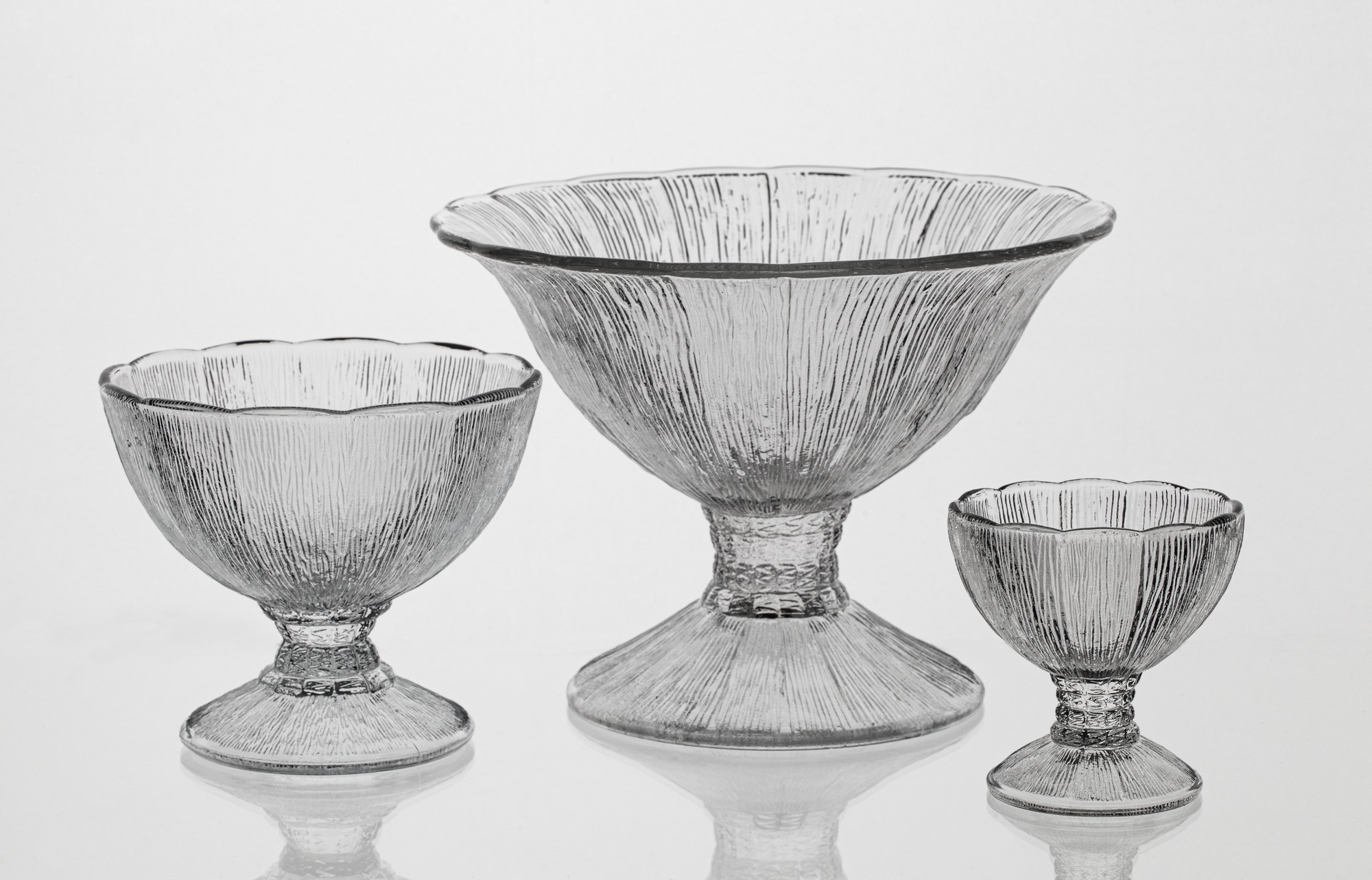 Szkło użytkowe projektu Eryki i Jana Drost&oacute;w. Fot. Arkadiusz Podstawka, zbiory Muzeum Narodowego we Wrocławiu