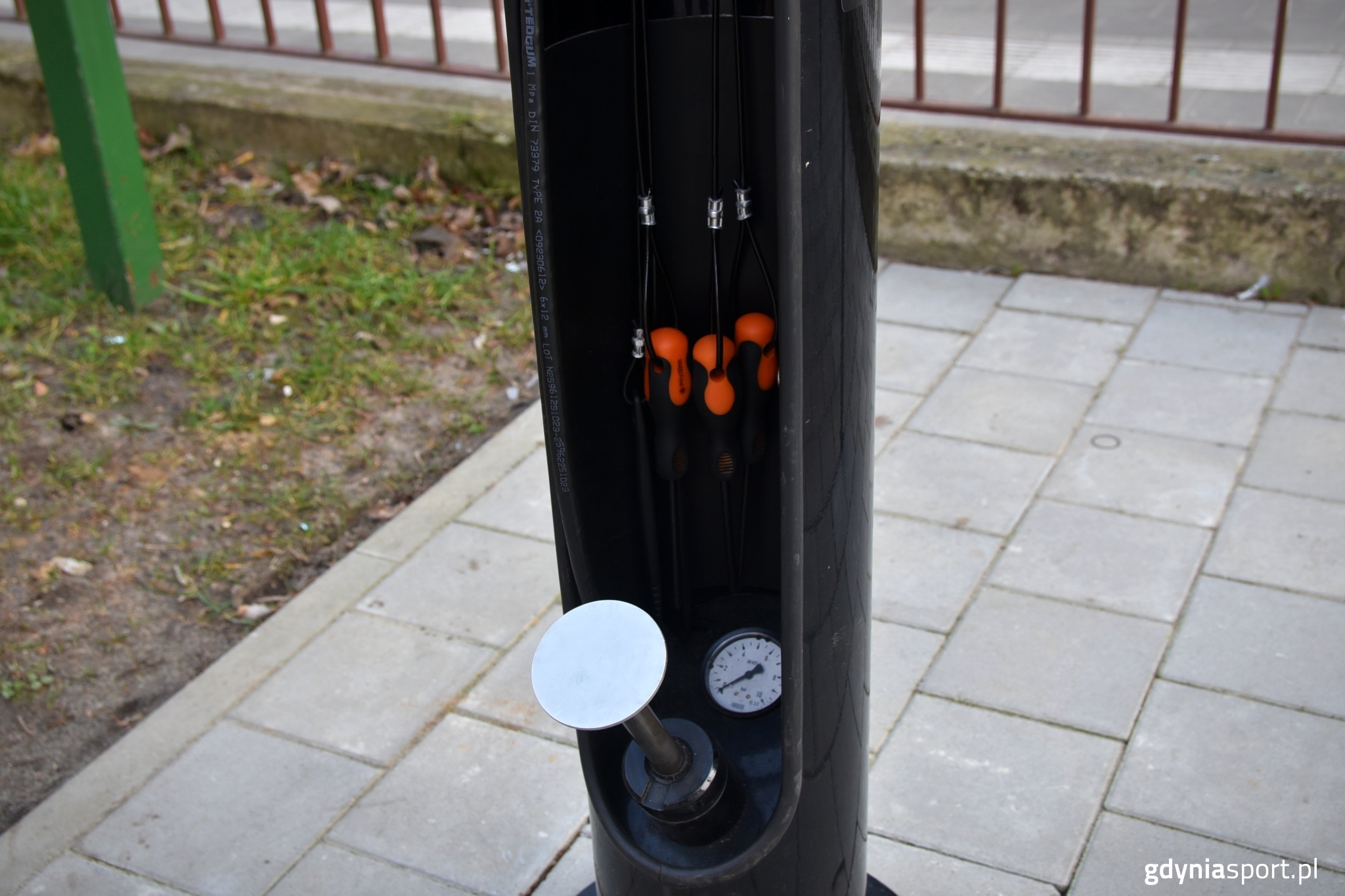 zdjęcie stacji naprawy rower&oacute;w