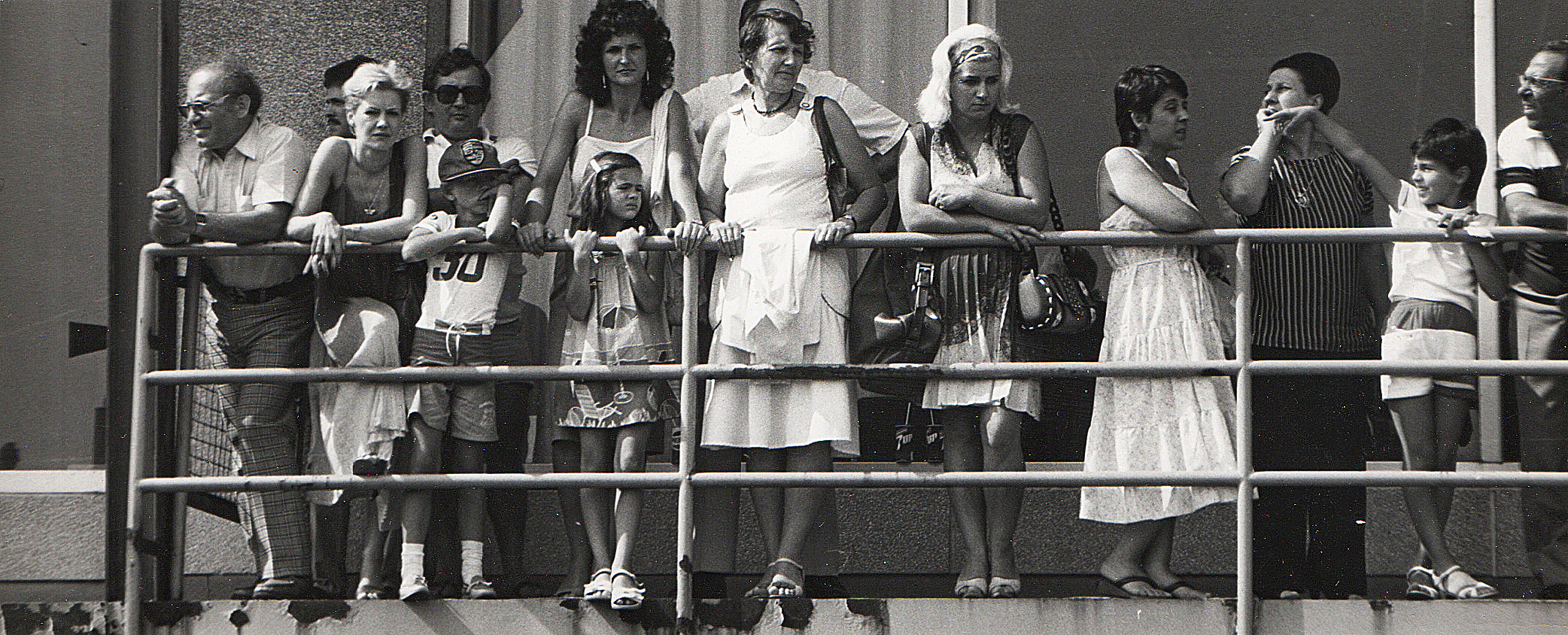 Pasażerowie Batorego. Fot. Hipolit Śmierzchalski